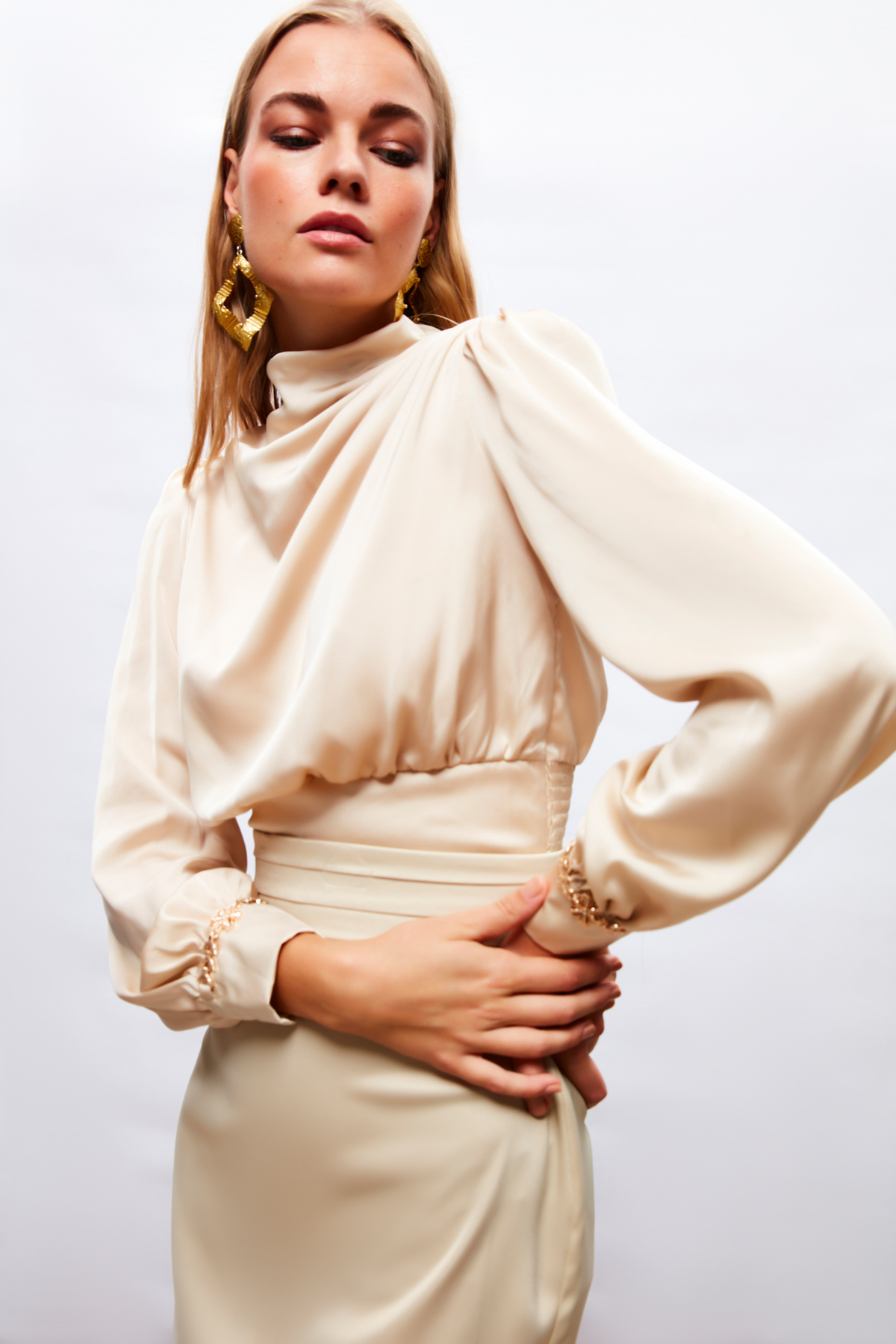 Kol Aksesuar Detaylı Bluz - BEJ