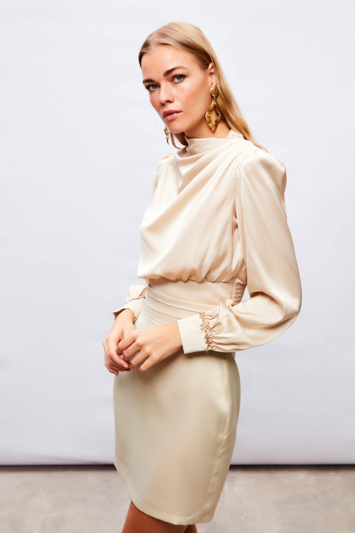 Kol Aksesuar Detaylı Bluz - BEJ