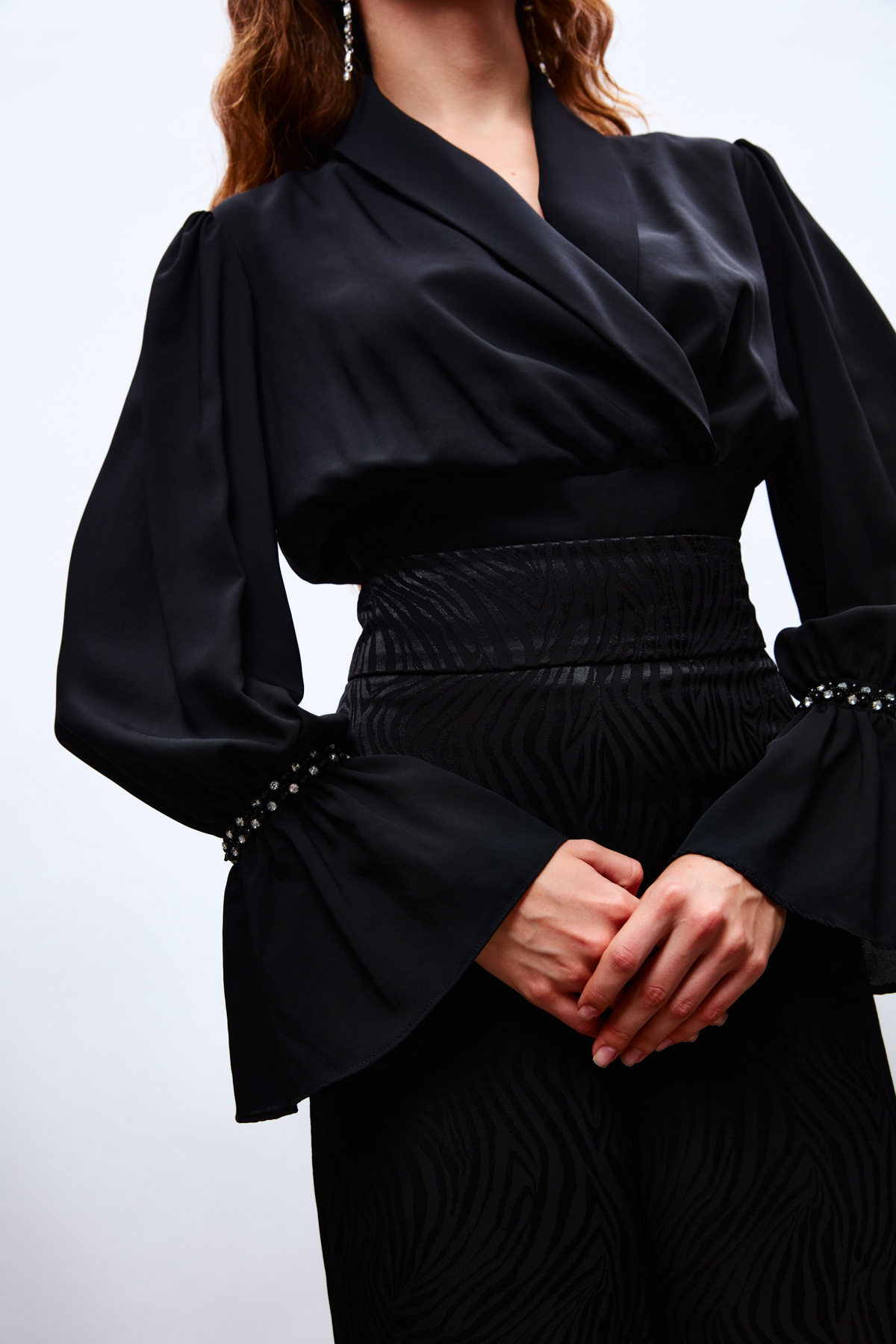Kol Aksesuar Detaylı Bluz - SİYAH