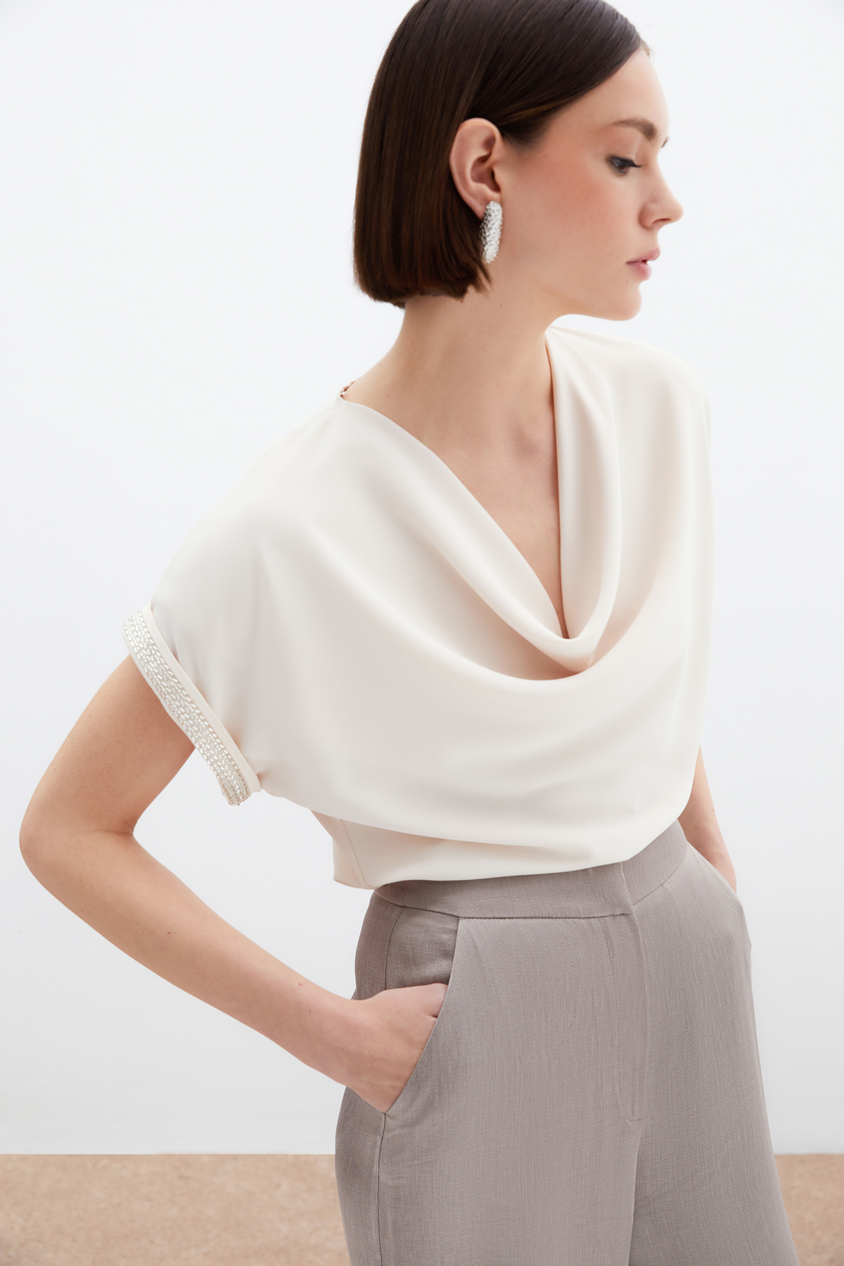 Kollar Taş Detaylı Salaş Bluz - Bej
