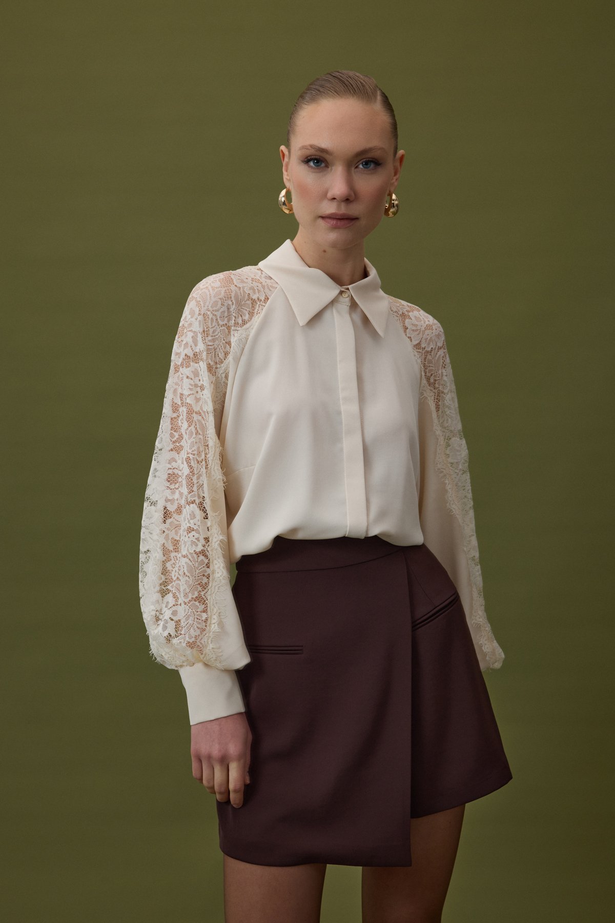 Kolları Dantel Detaylı Gömlek - Bej