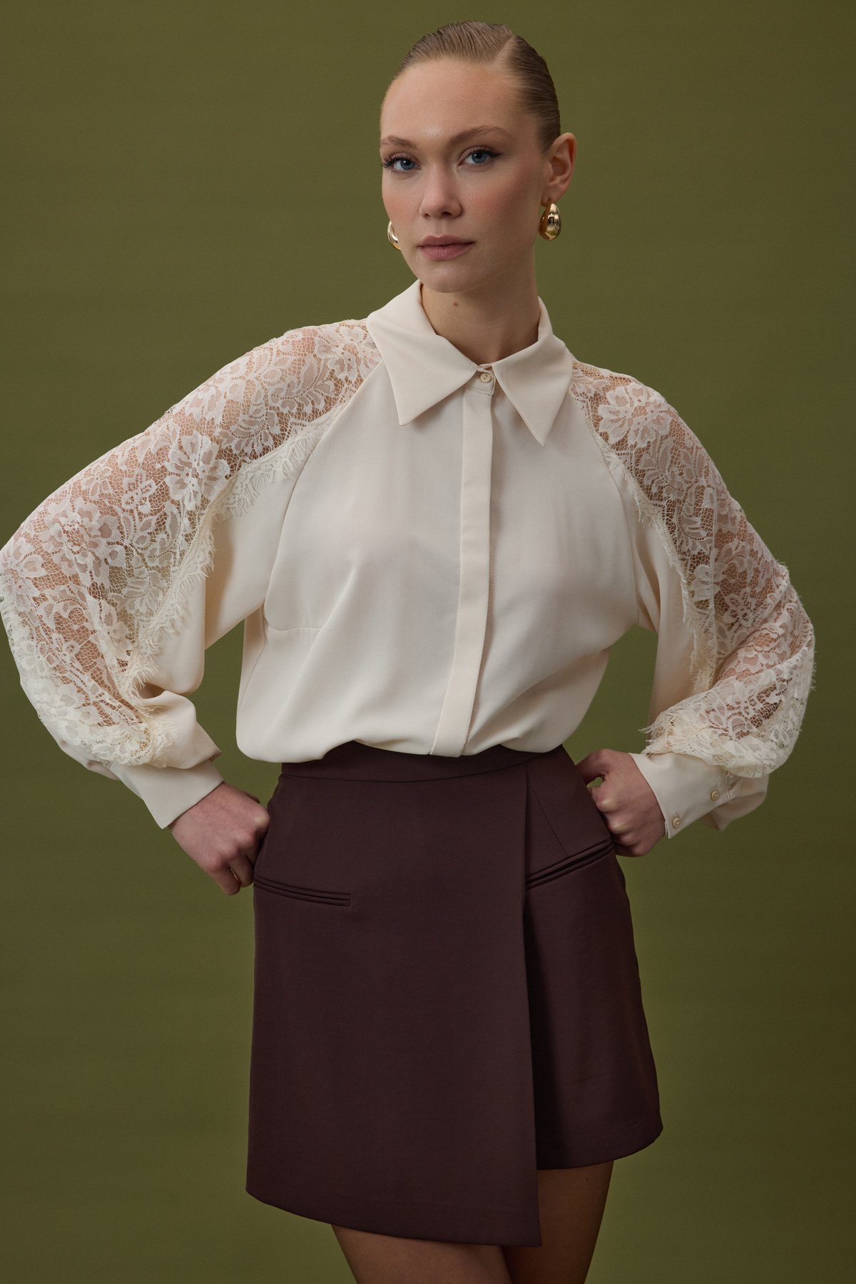 Kolları Dantel Detaylı Gömlek - Bej