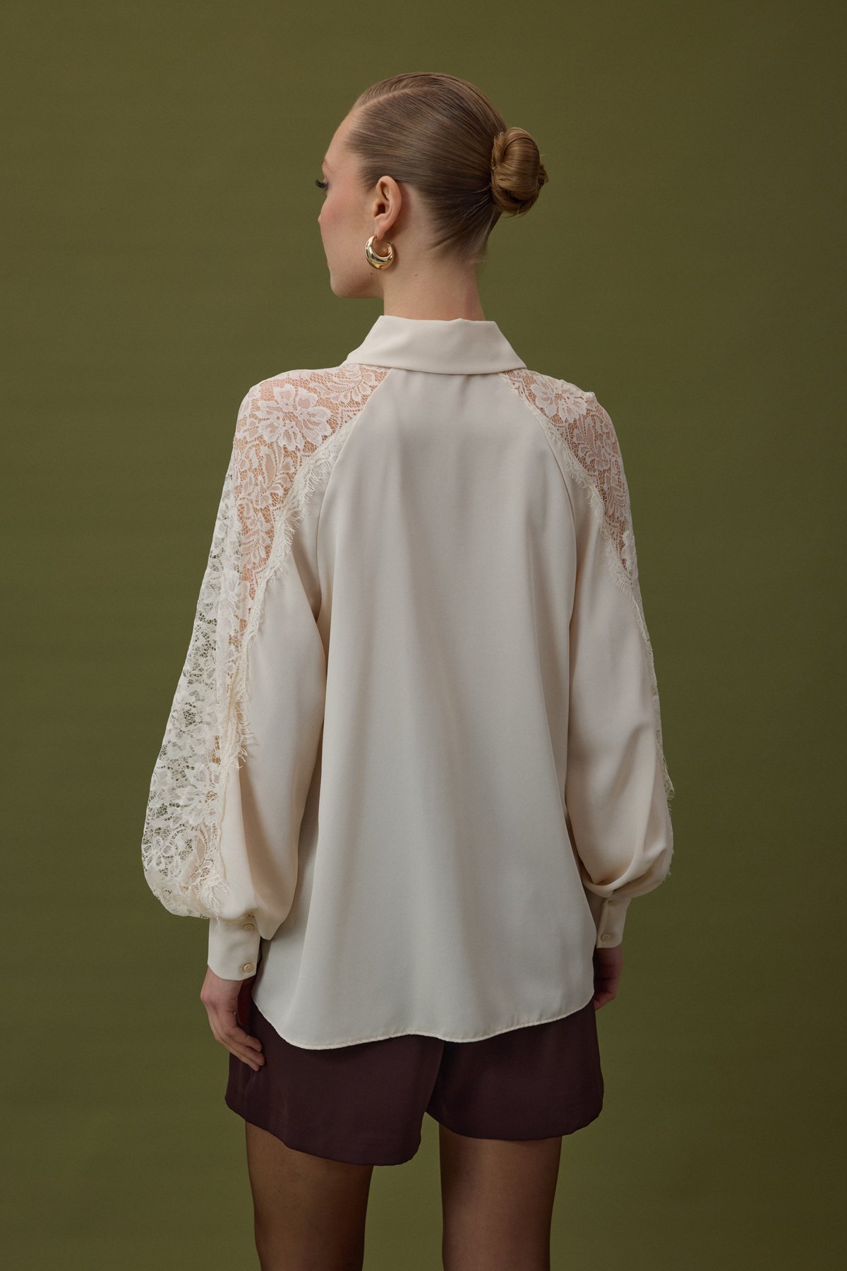 Kolları Dantel Detaylı Gömlek - Bej