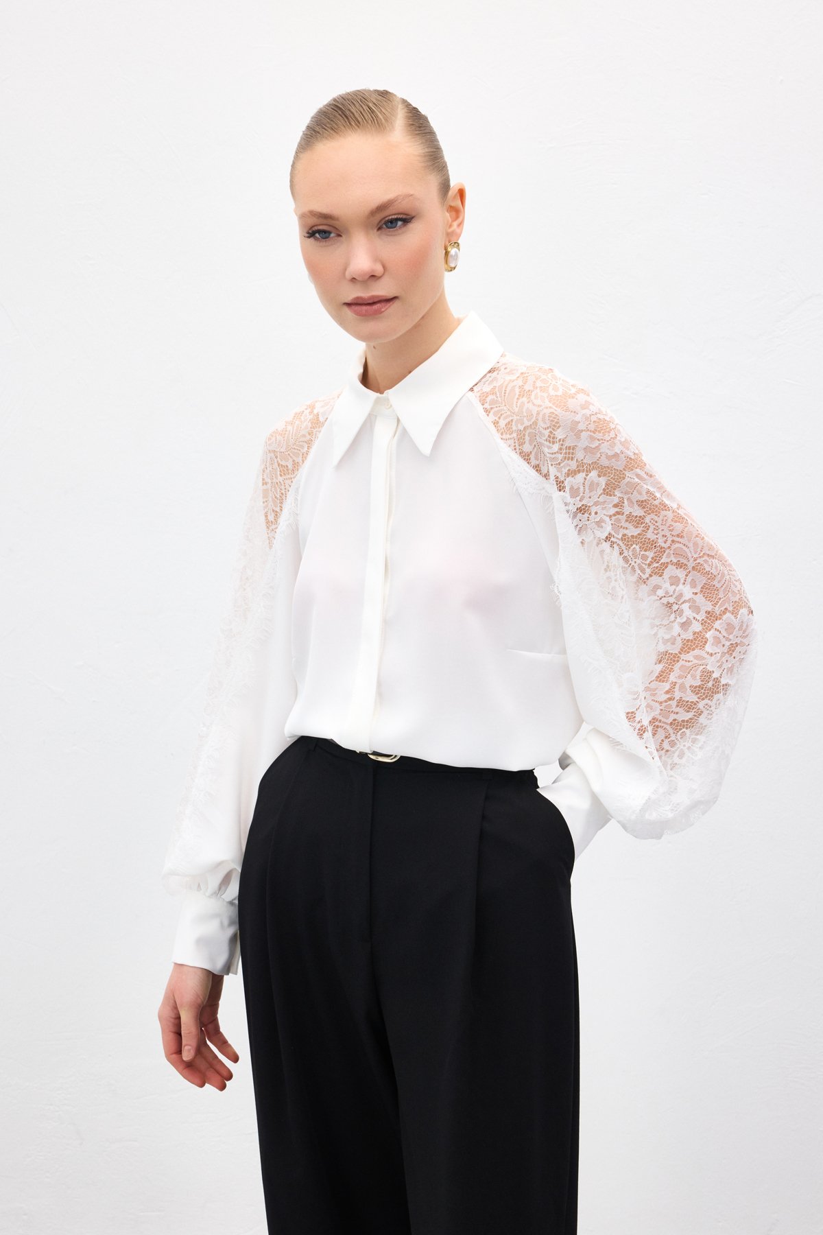 Kolları Dantel Detaylı Gömlek - Ekru