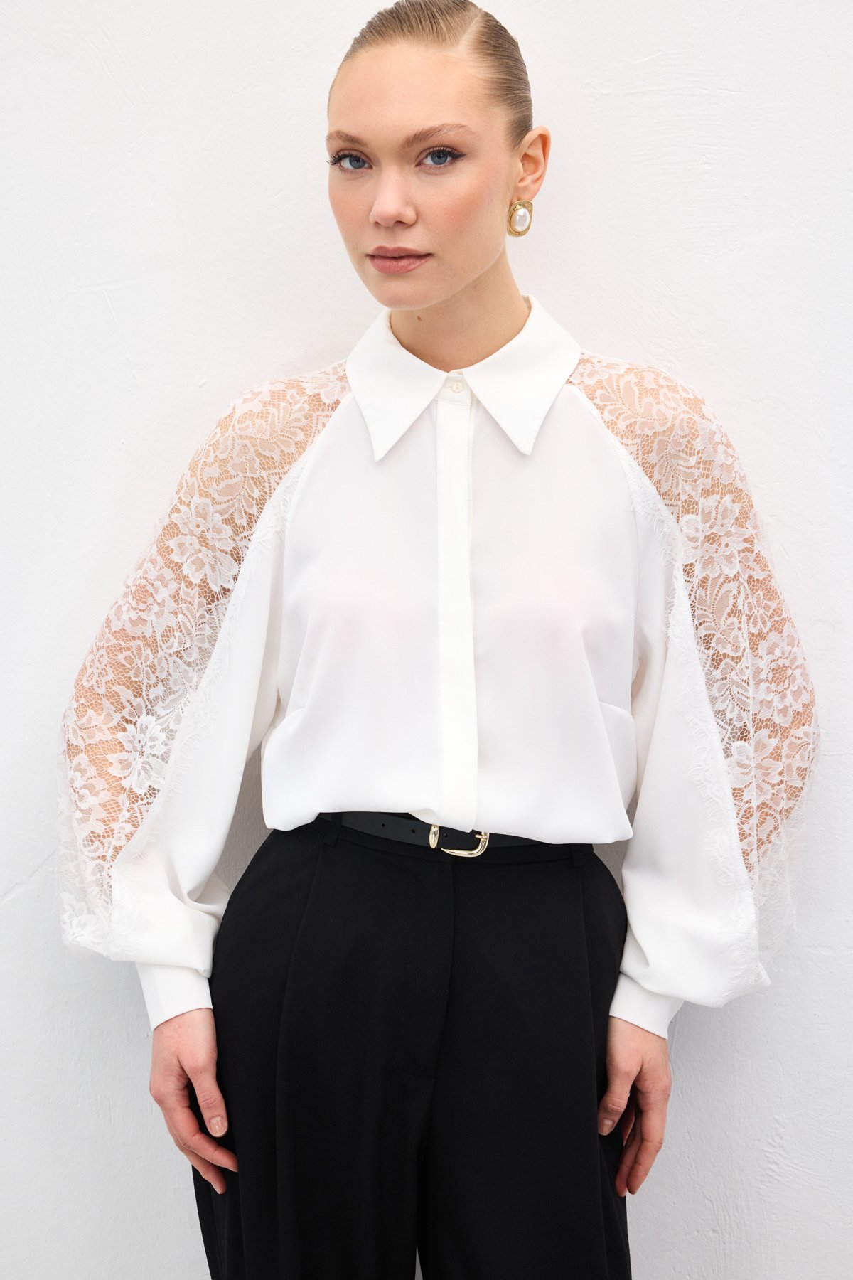 Kolları Dantel Detaylı Gömlek - Ekru
