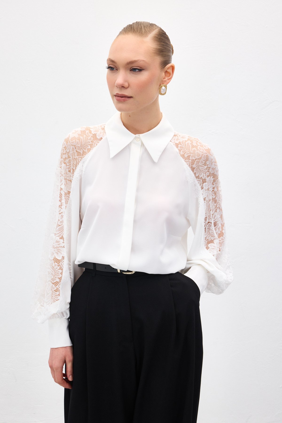 Kolları Dantel Detaylı Gömlek - Ekru