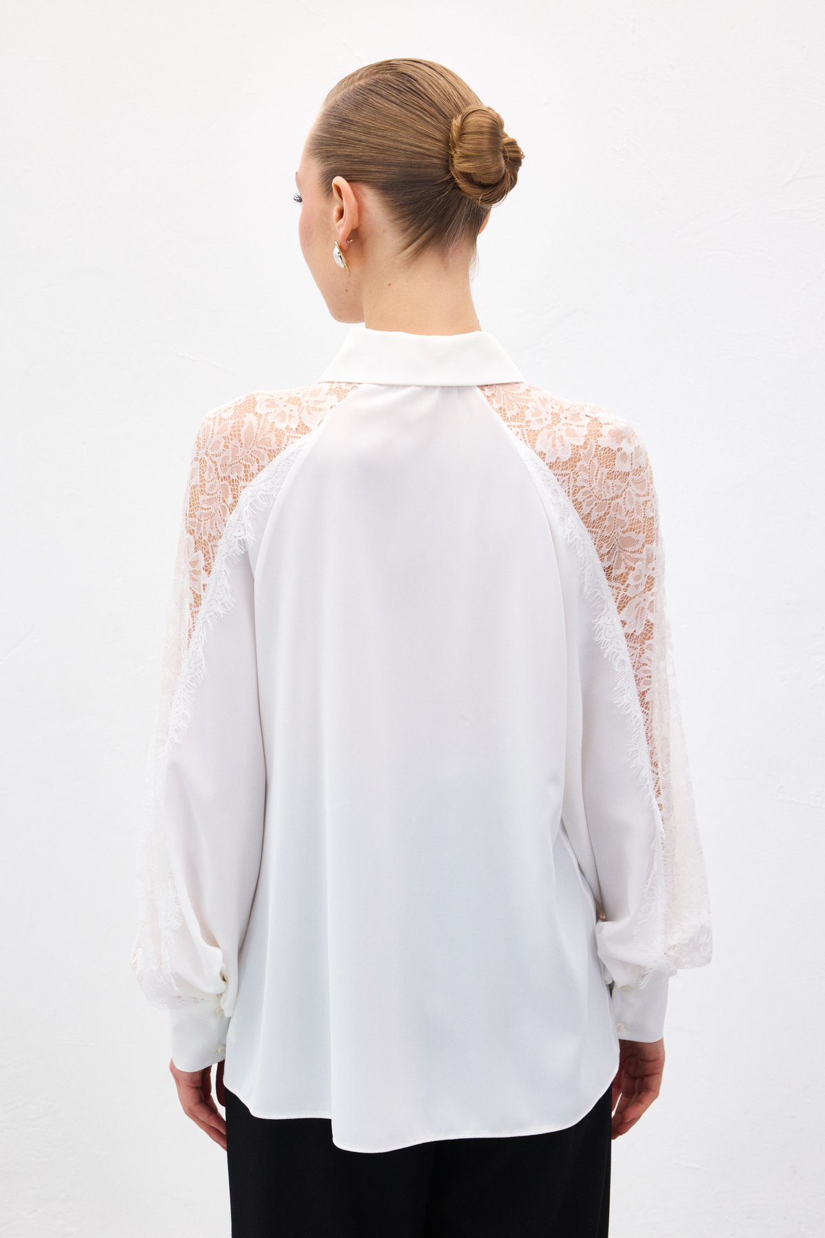 Kolları Dantel Detaylı Gömlek - Ekru