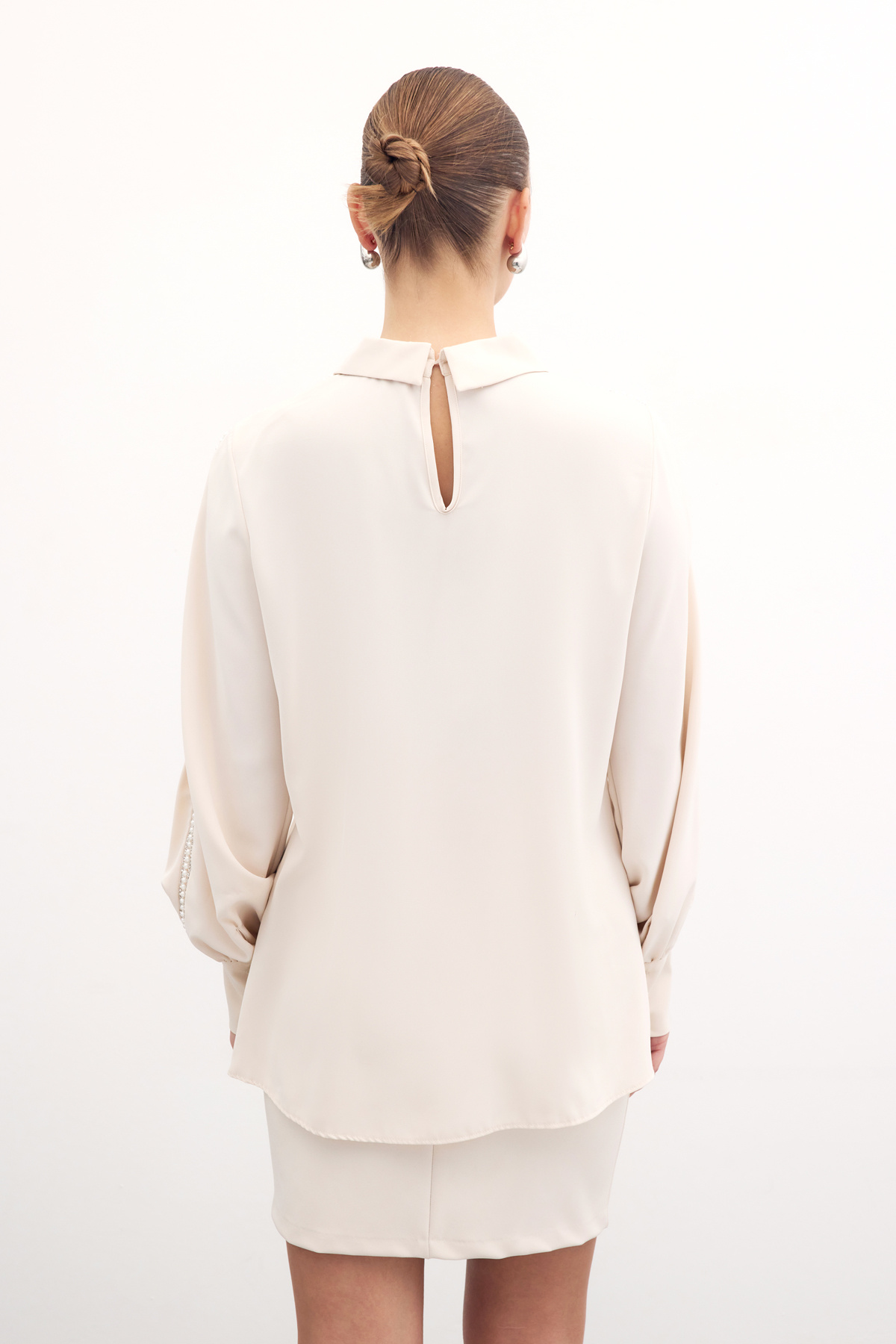 Kolları İnci Detaylı Bluz - Bej