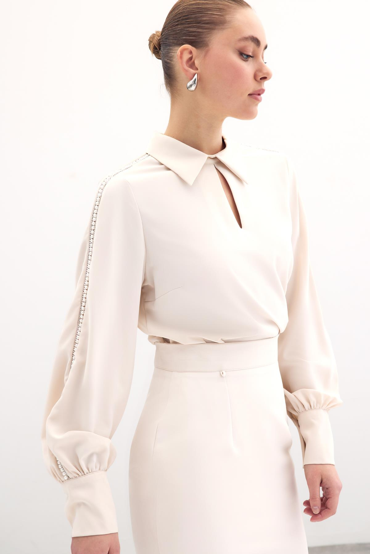 Kolları İnci Detaylı Bluz - Bej