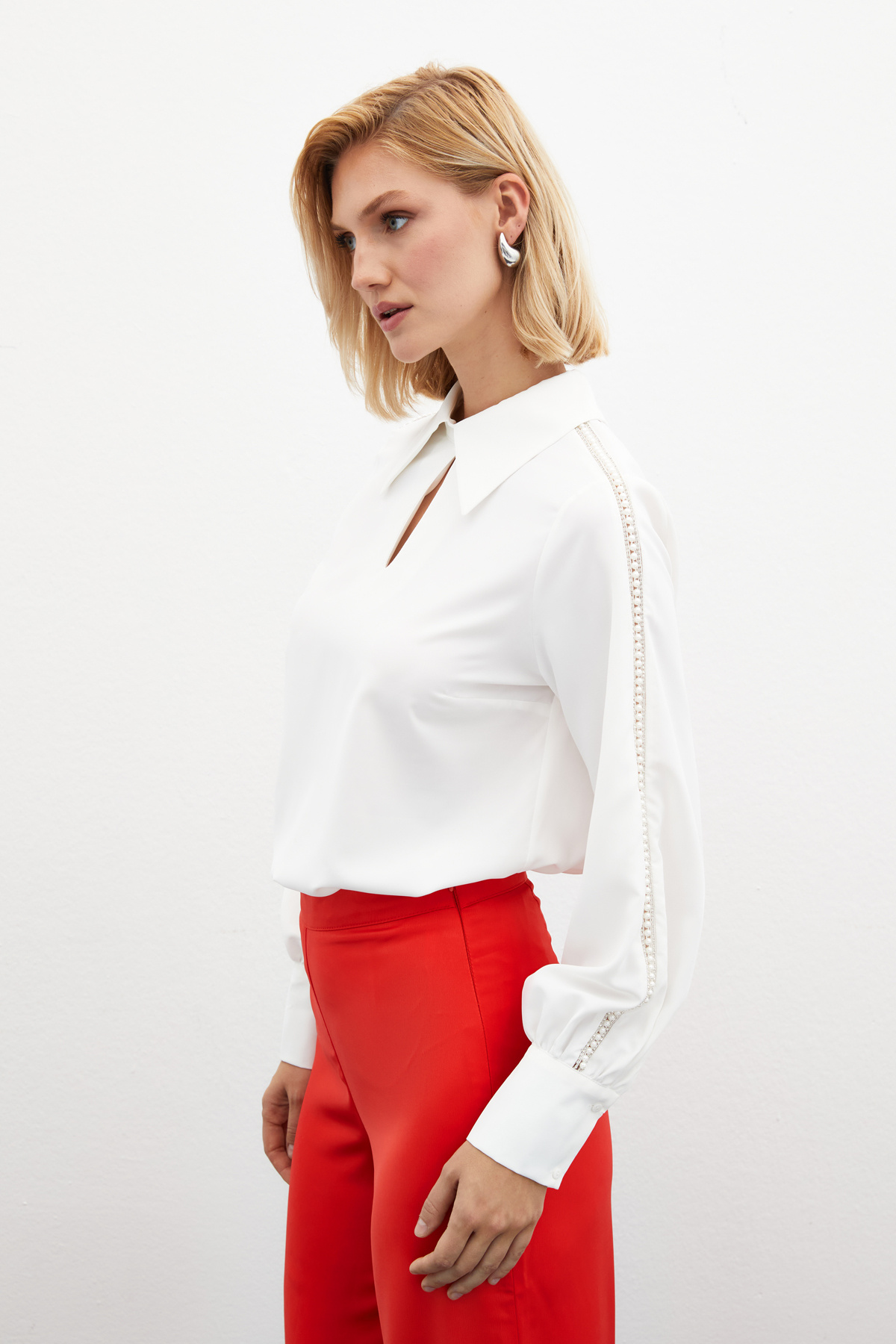 Kolları İnci Detaylı Bluz - EKRU