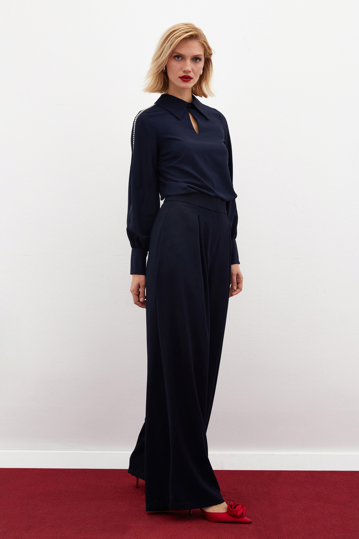 Kolları İnci Detaylı Bluz - LACİVERT