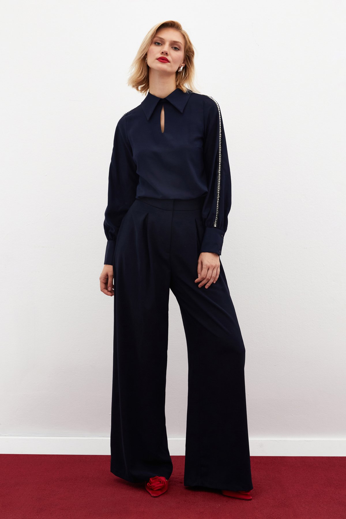 Kolları İnci Detaylı Bluz - LACİVERT