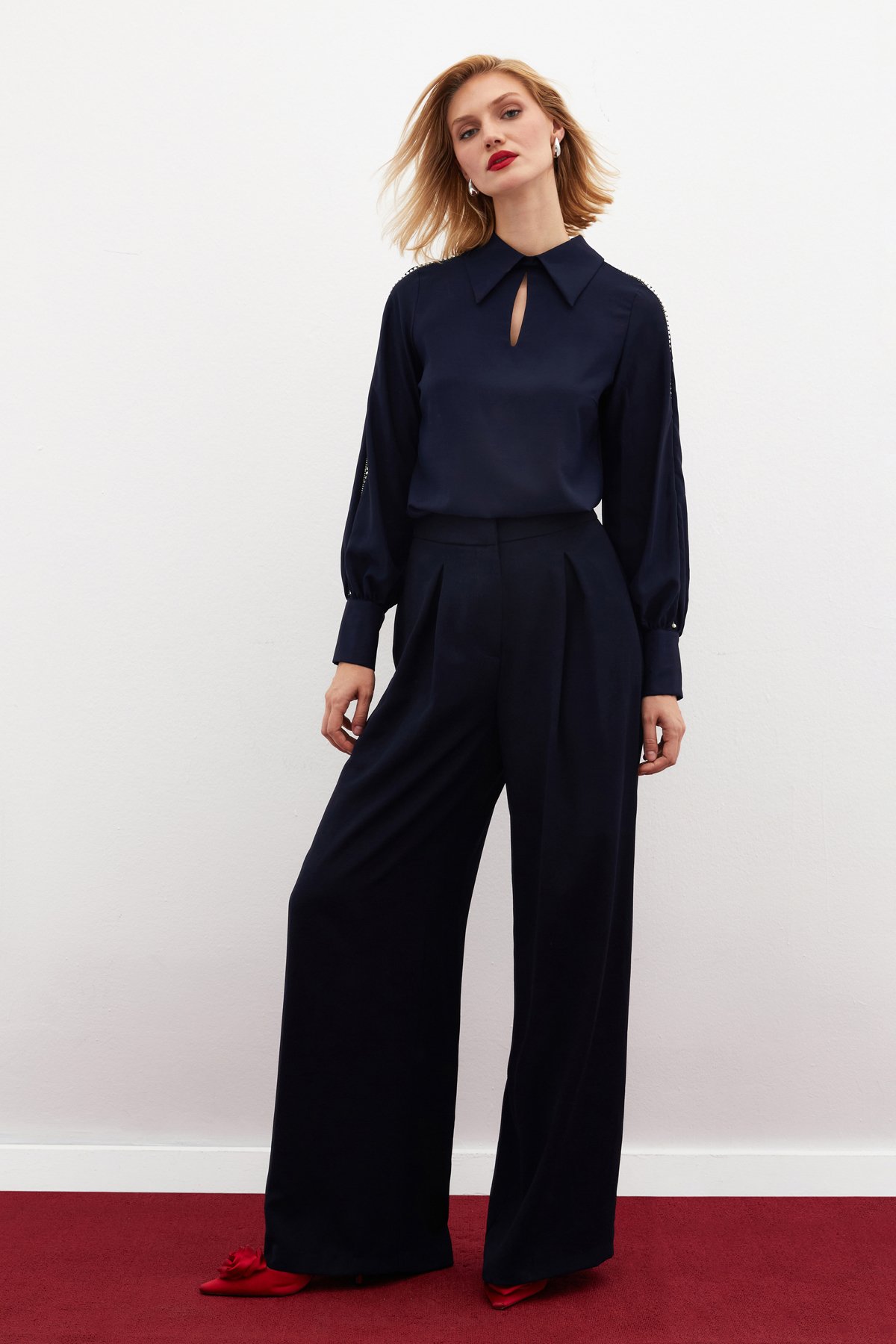 Kolları İnci Detaylı Bluz - LACİVERT