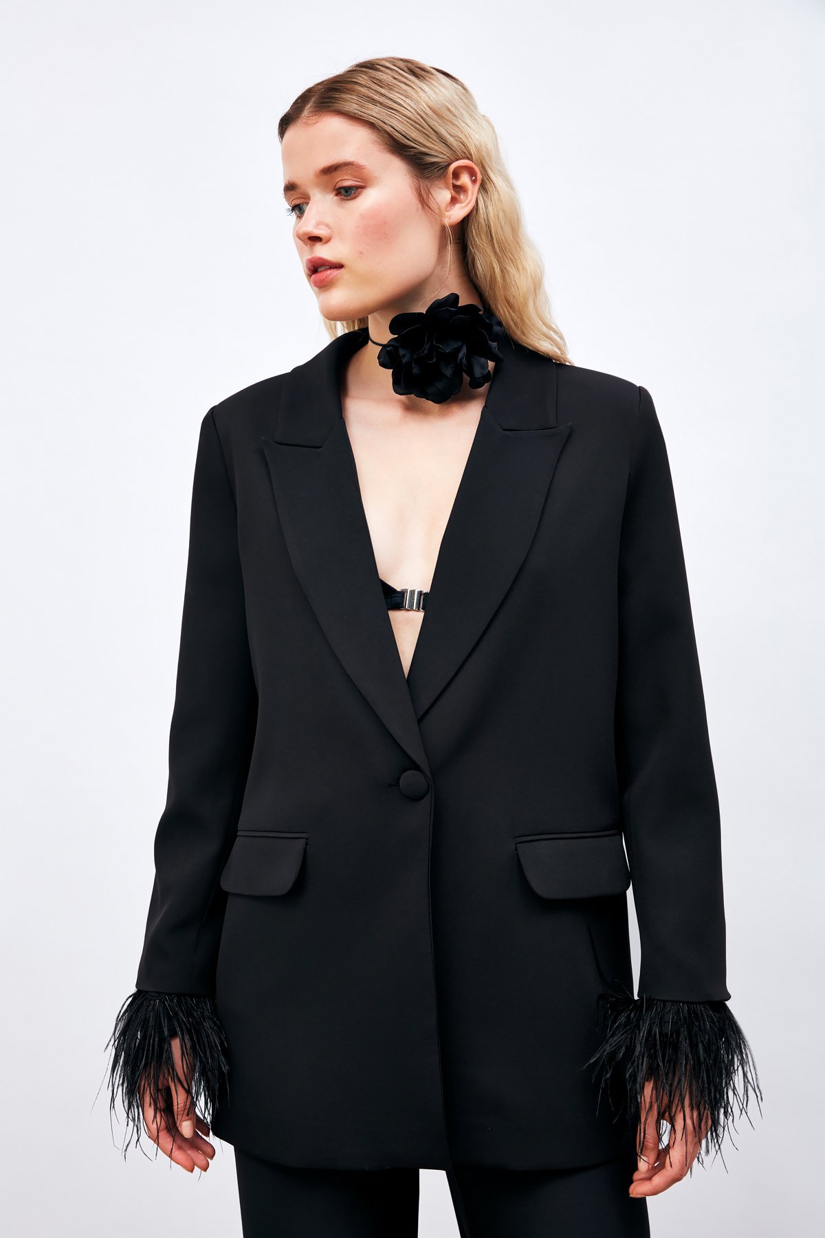 Kolları Tüy Detaylı Ceket - SİYAH