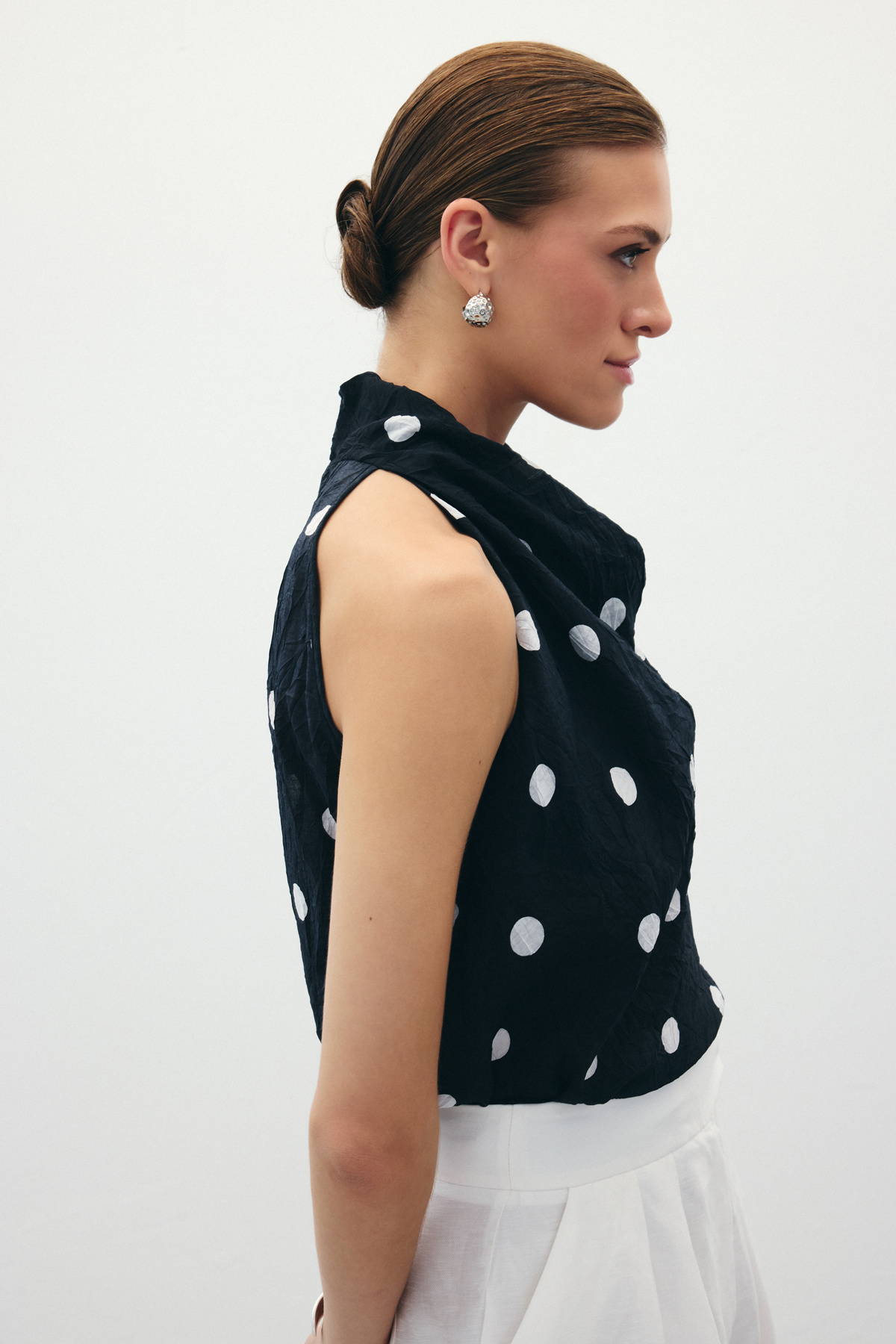 Kolsuz Puantiye Desenli Bluz - Siyah