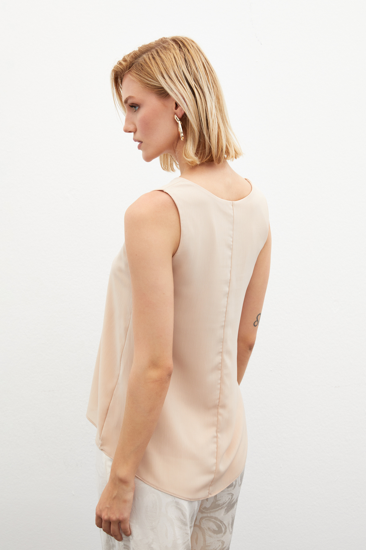 Sleeveless Loose Blouse - BEIGE