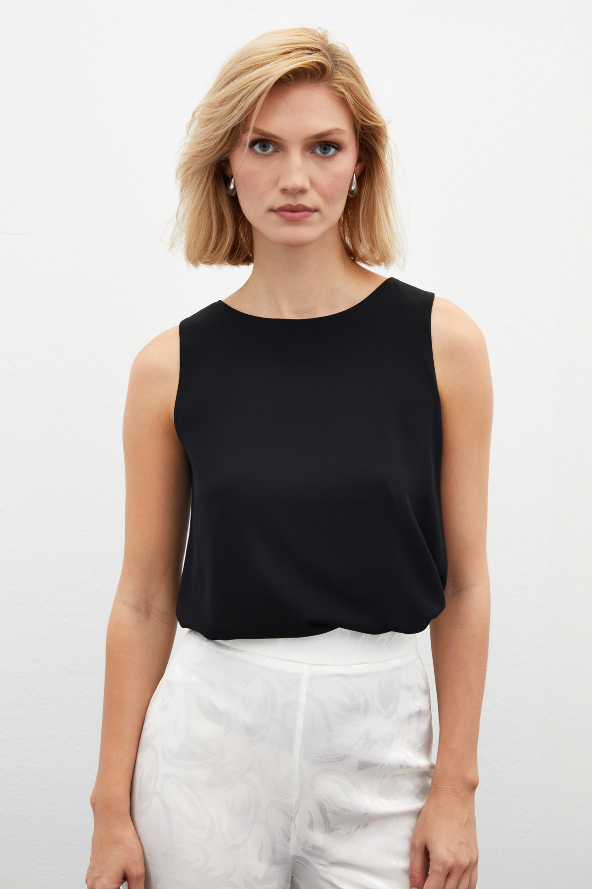 Sleeveless Loose Blouse - BLACK
