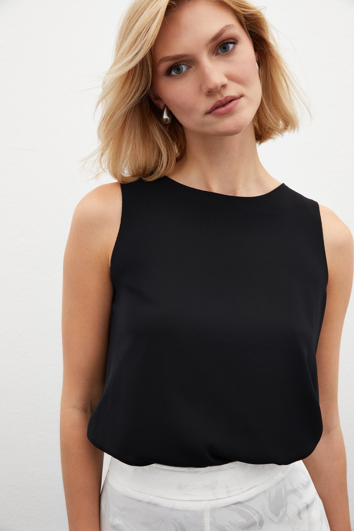 Sleeveless Loose Blouse - BLACK