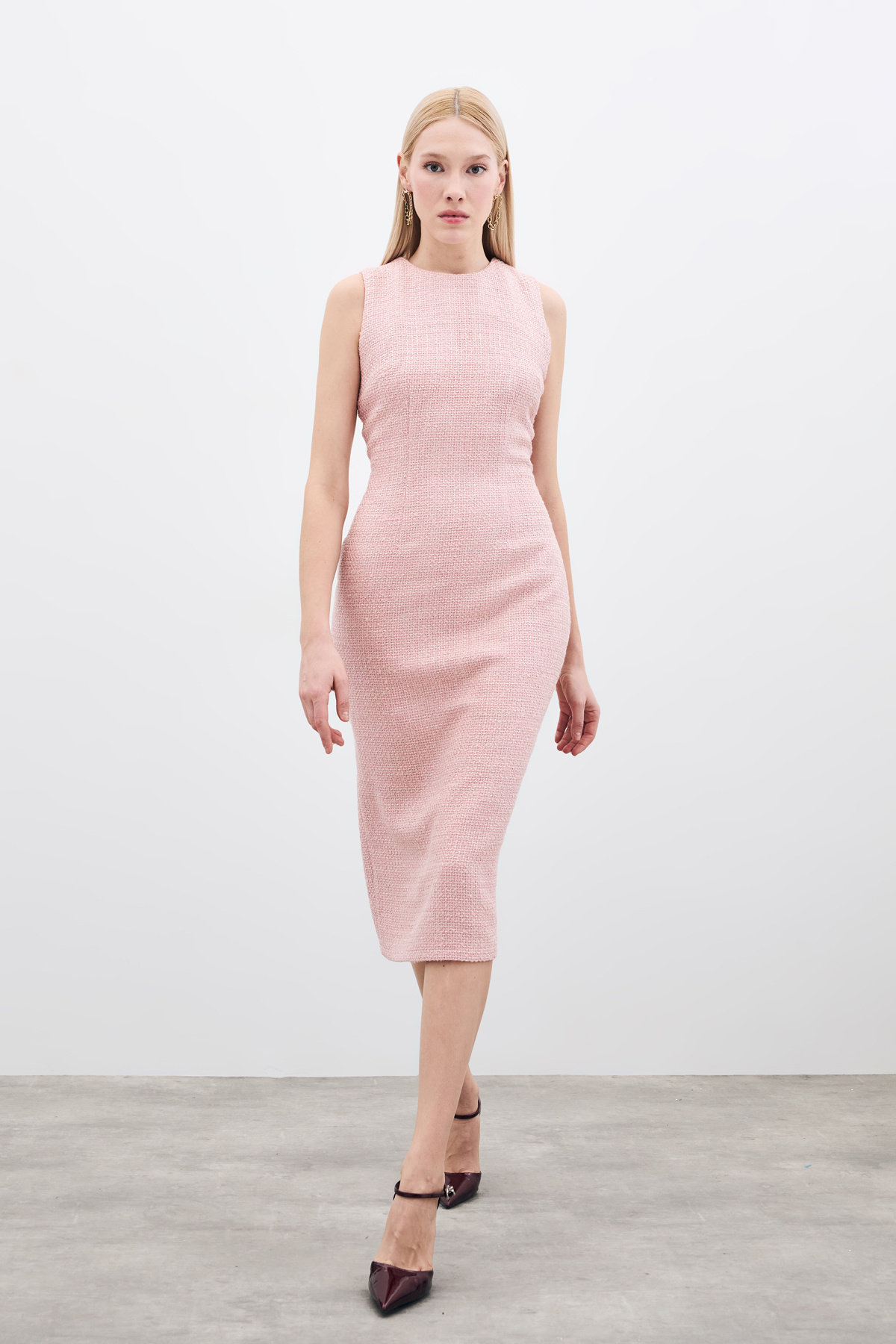 Kolsuz Uzun Tüvit Elbise - Pudra