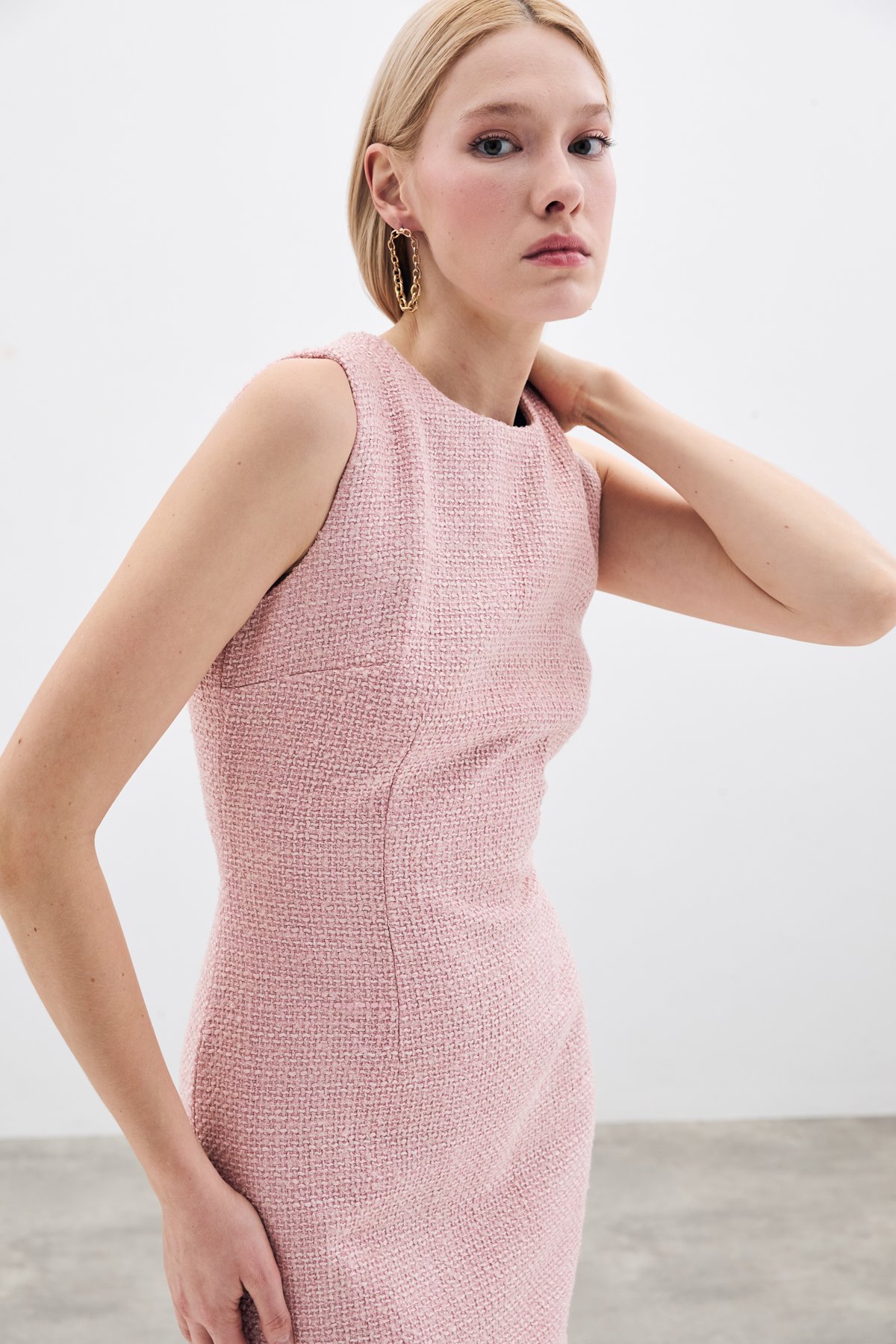 Kolsuz Uzun Tüvit Elbise - Pudra