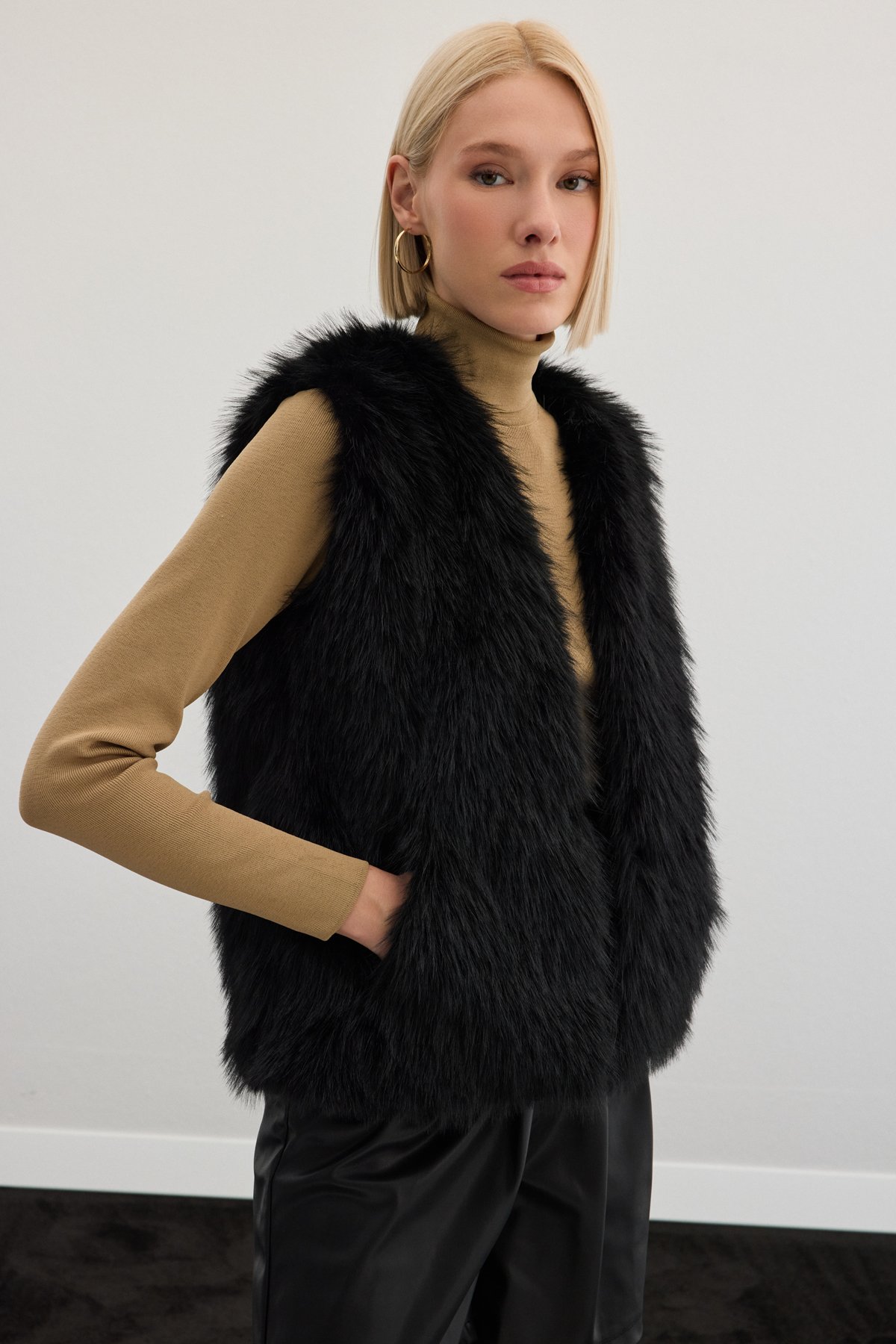 Kolsuz Uzun Yelek - Siyah