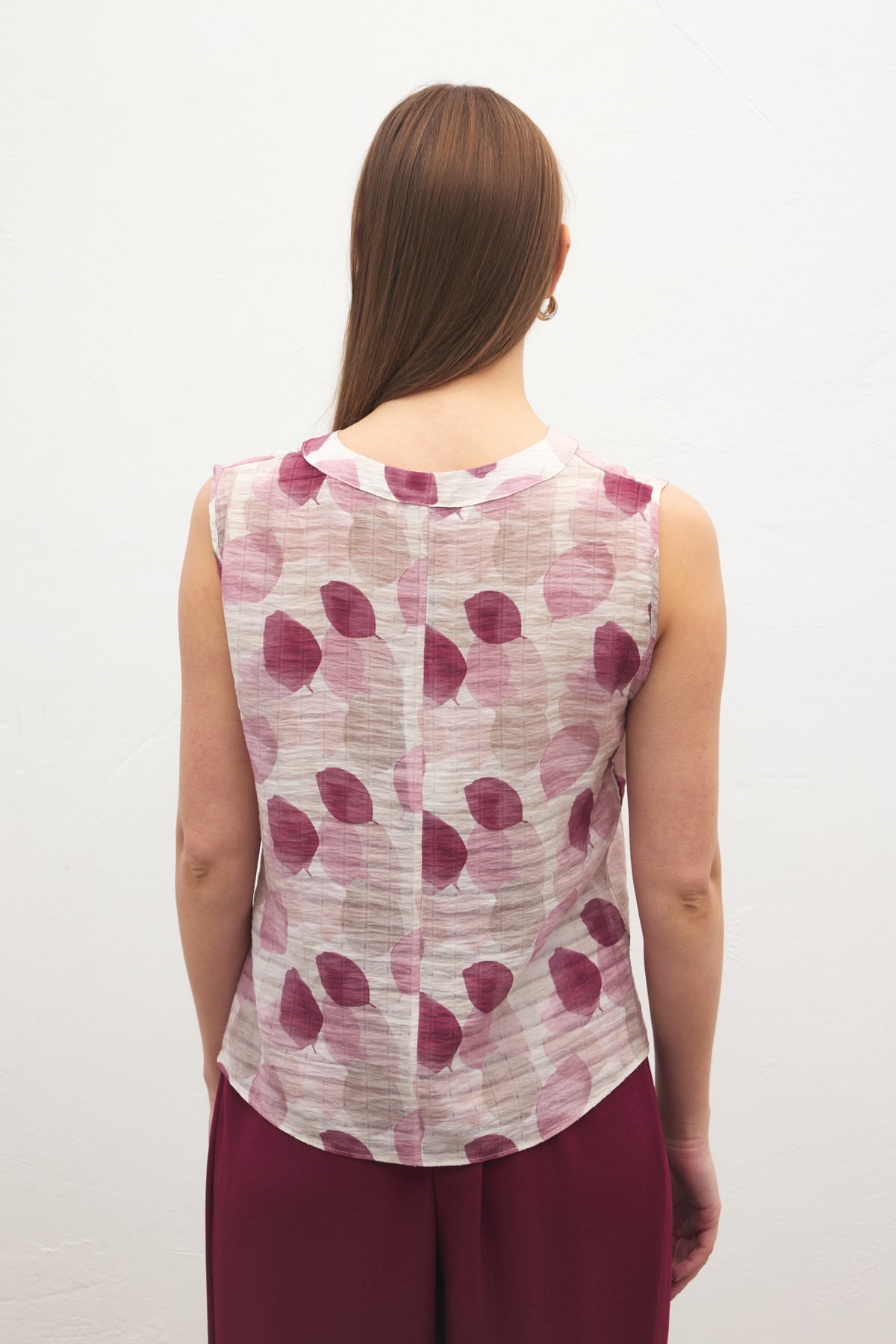 Sleeveless V-Neck Blouse - Murdum
