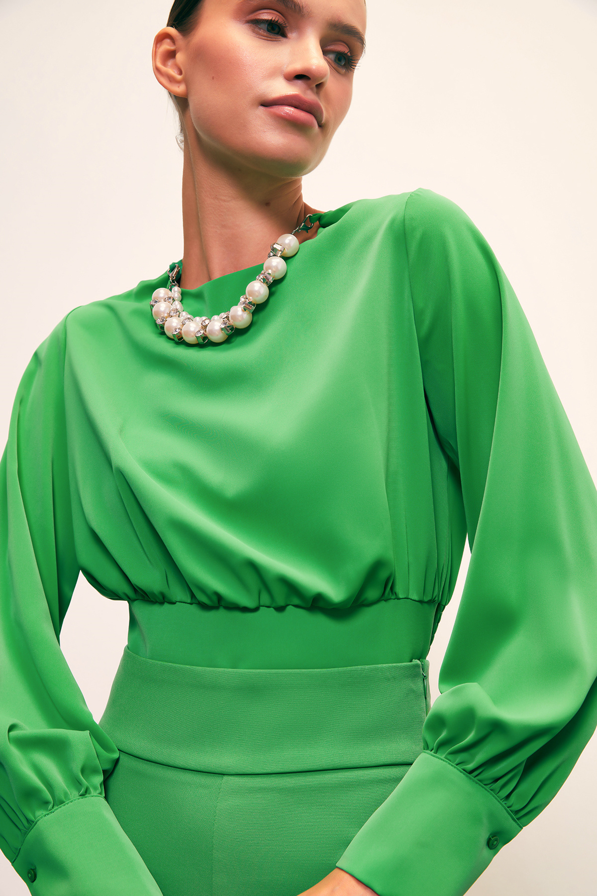 Kolye Detaylı Crop Bluz - YEŞİL