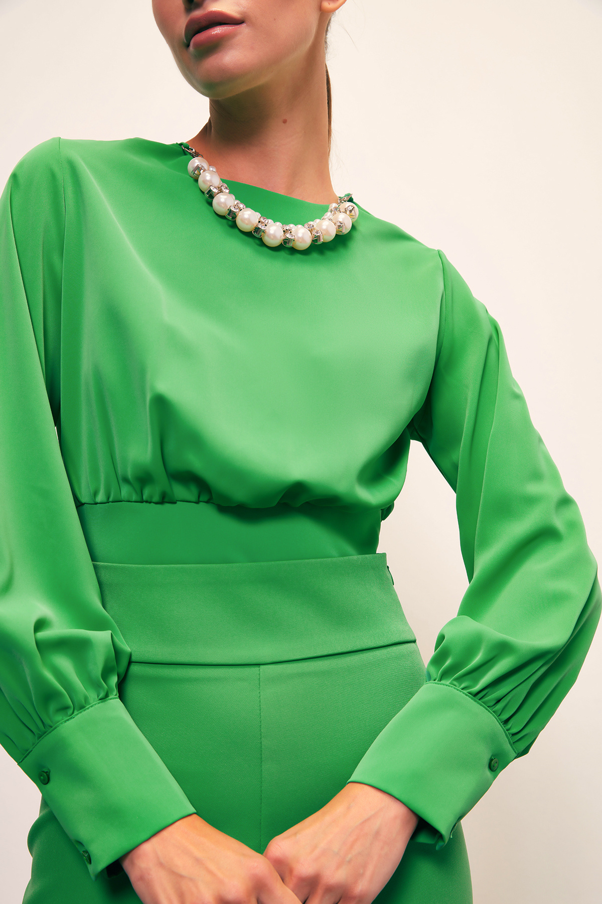 Kolye Detaylı Crop Bluz - YEŞİL