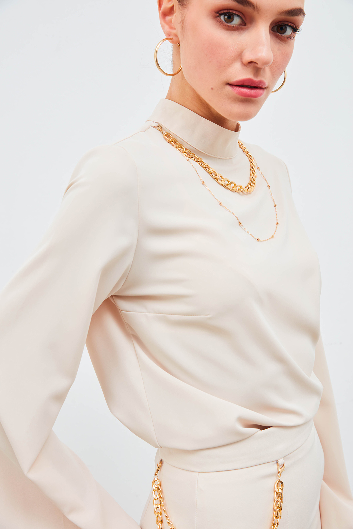 Kolyeli İspanyol Kol Bluz - BEJ