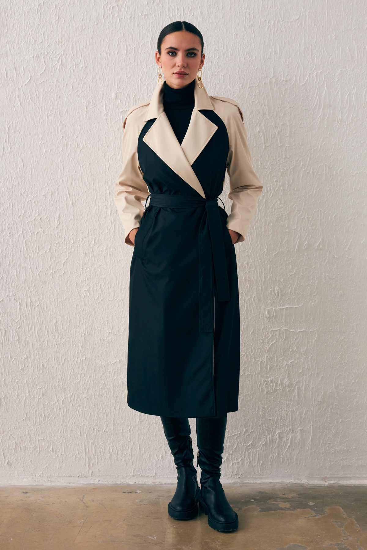 Kontrast Cepli Uzun Trençkot - BEJ-SİYAH