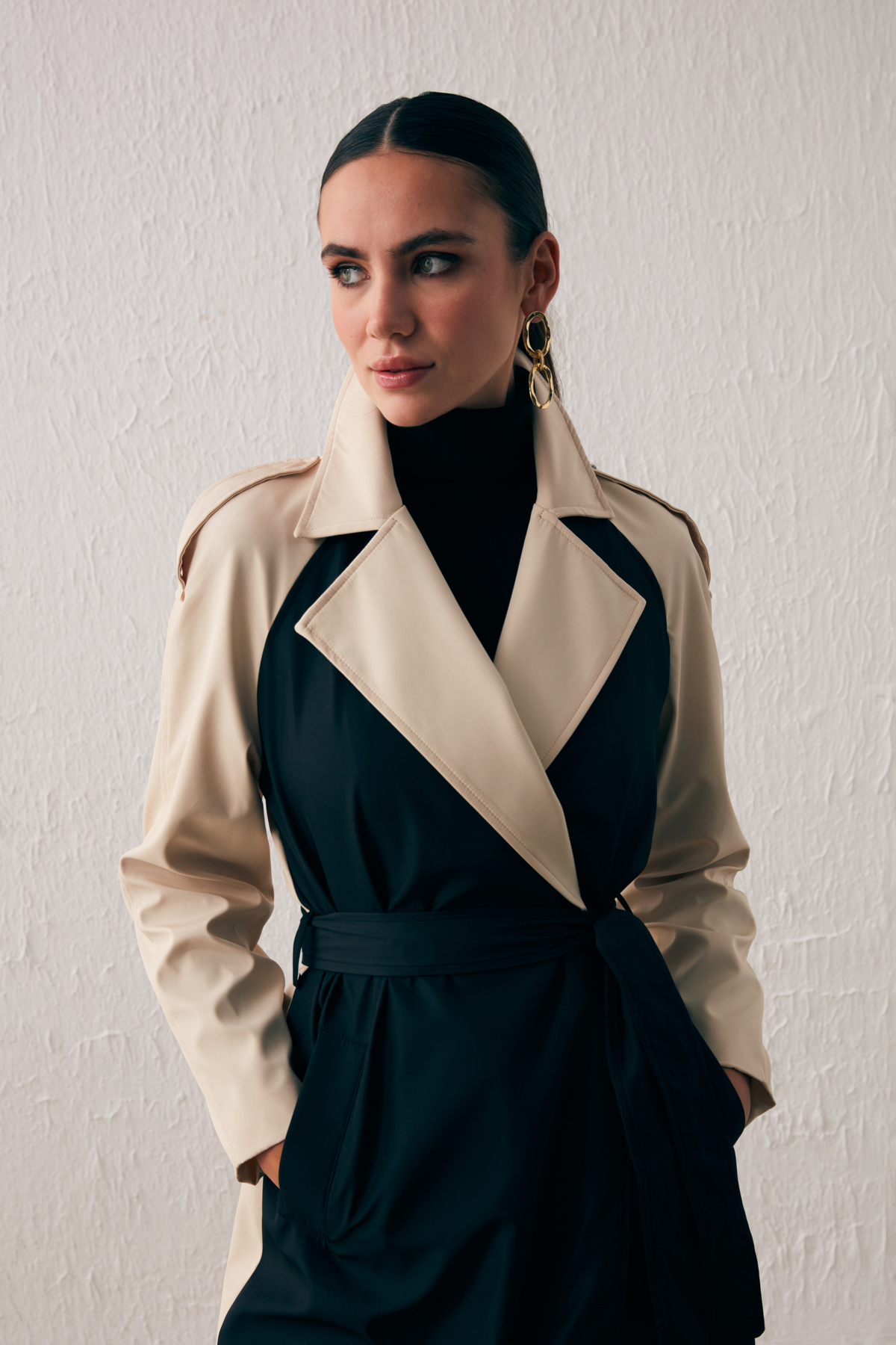 Kontrast Cepli Uzun Trençkot - BEJ-SİYAH