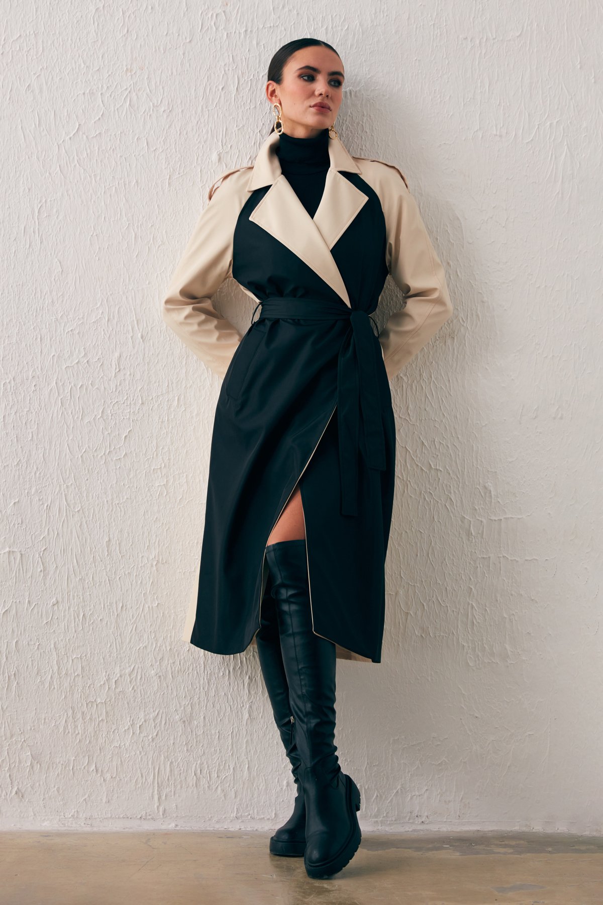 Kontrast Cepli Uzun Trençkot - BEJ-SİYAH