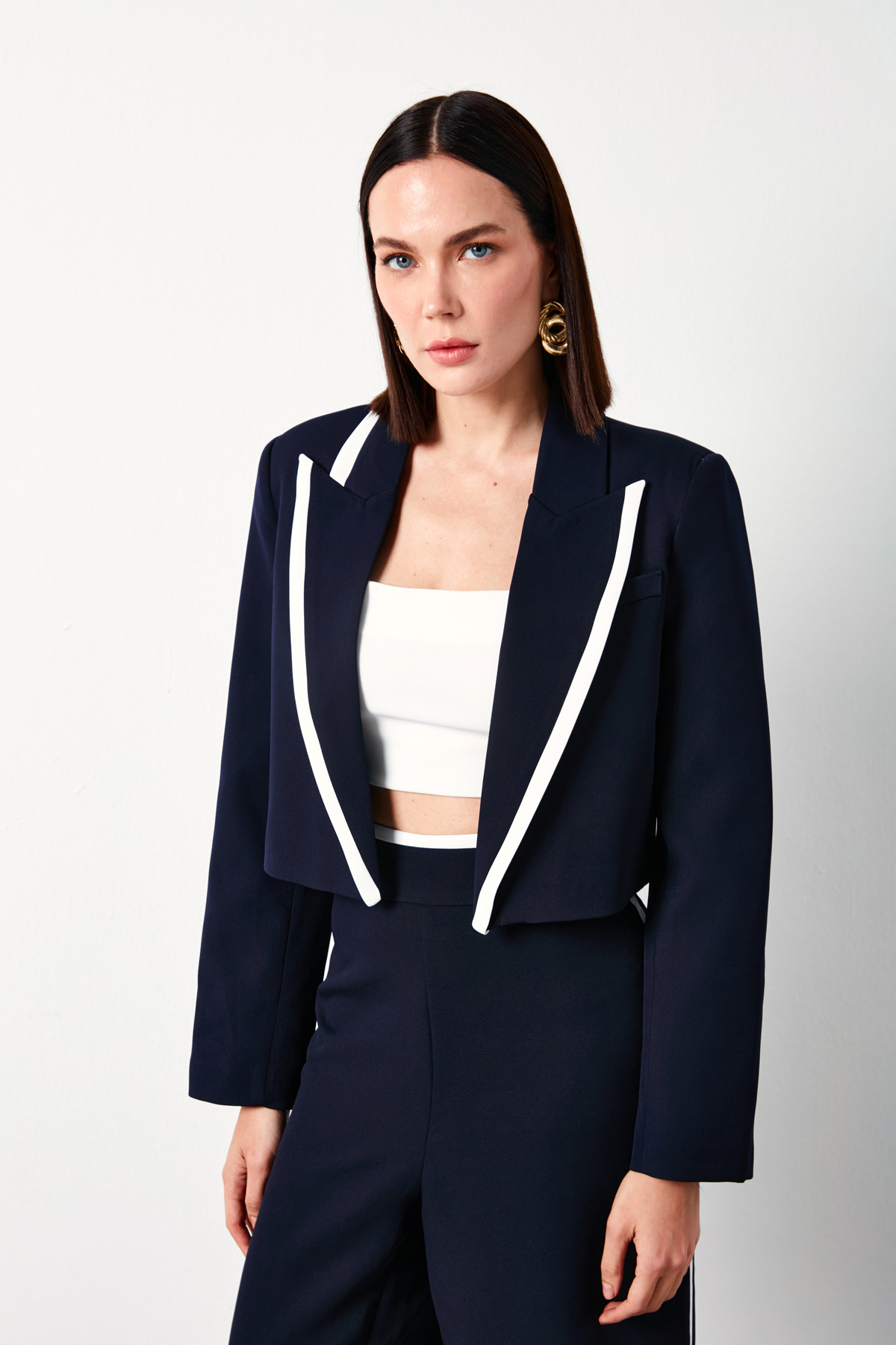 Kontrast Detaylı Kısa Ceket - LACİVERT