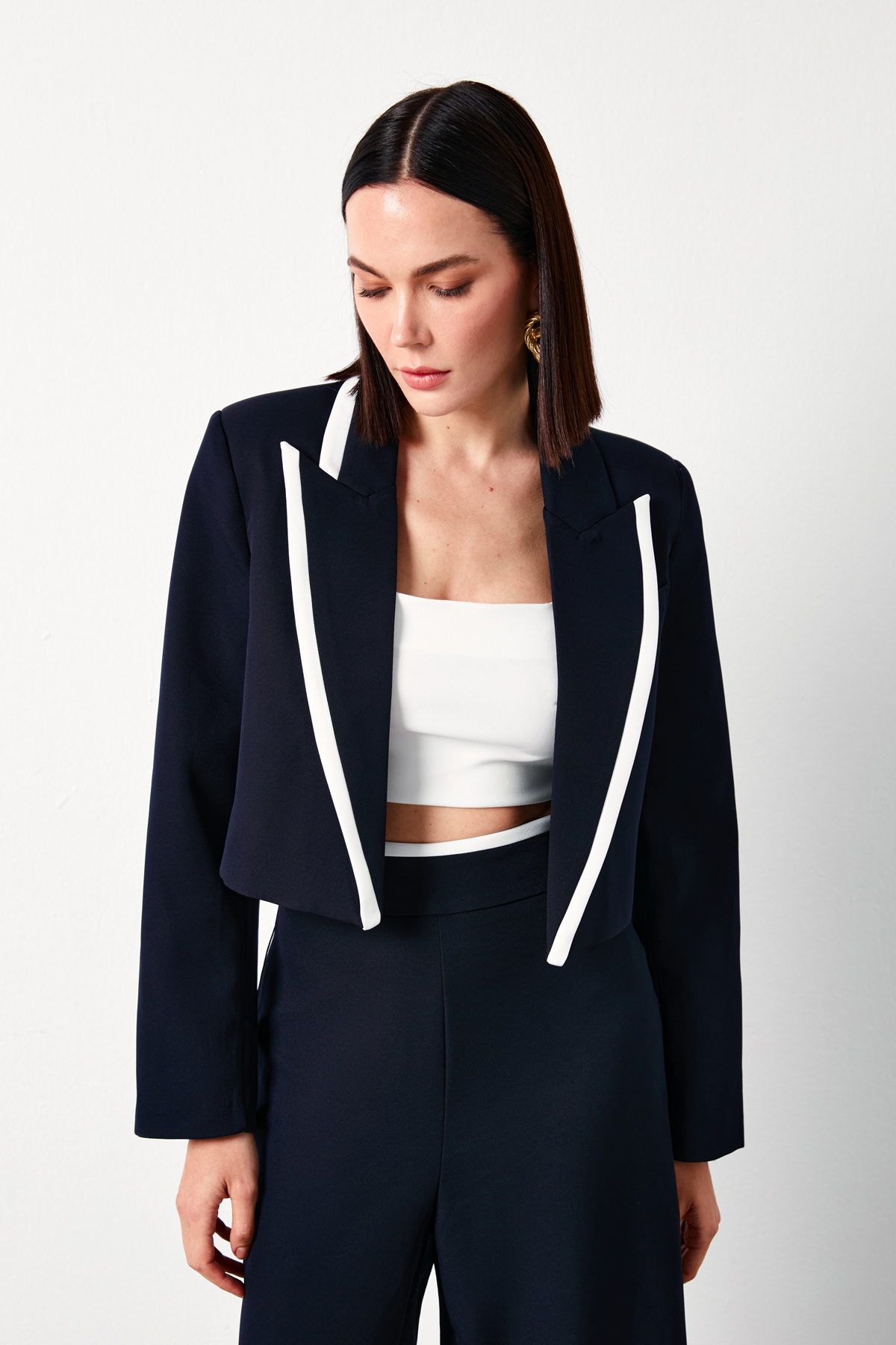 Kontrast Detaylı Kısa Ceket - LACİVERT