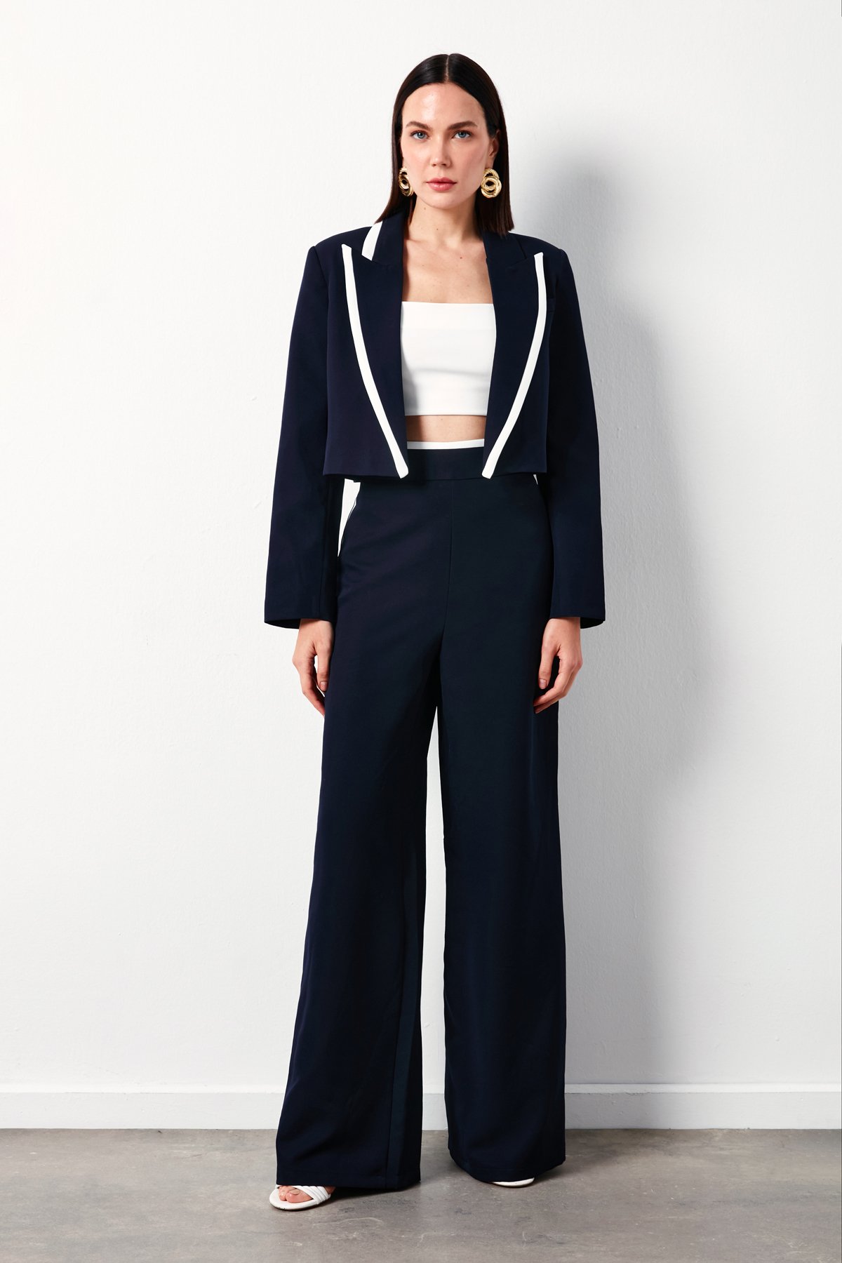 Kontrast Detaylı Kısa Ceket - LACİVERT