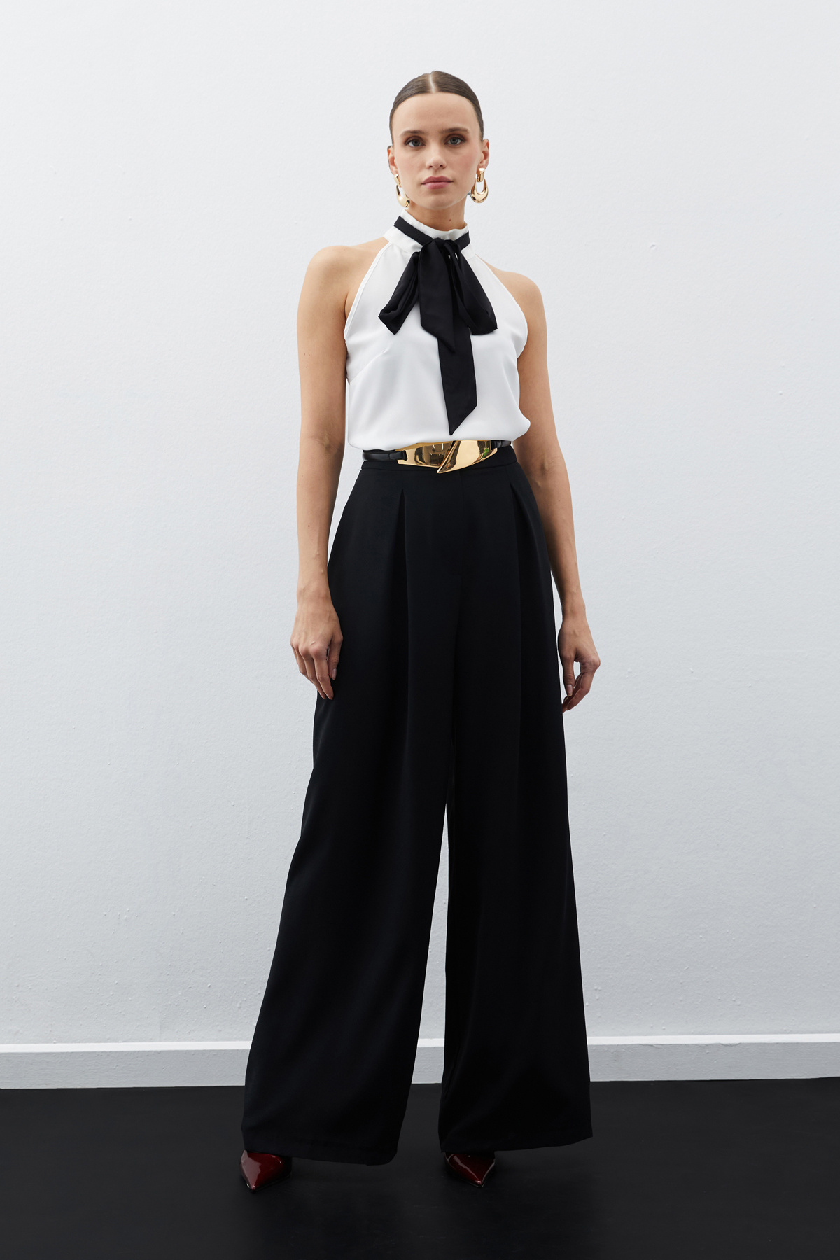 Kontrast Fularlı Kolsuz Bluz - EKRU