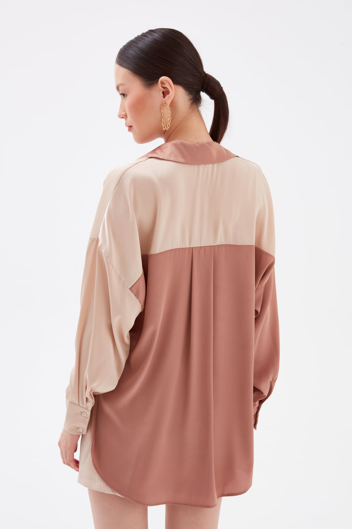 Kontrast oversize saten gömlek - BEJ-VİZON