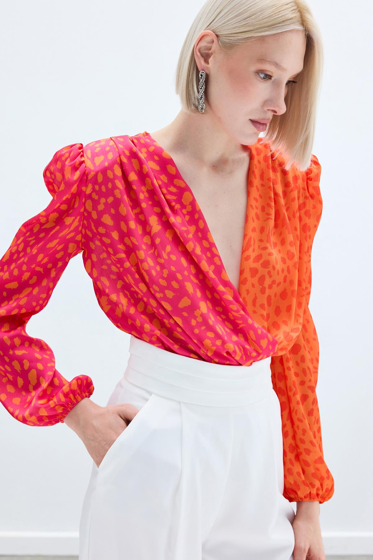 Kruvaze desenli bodysuit - ORANJ-FUŞYA