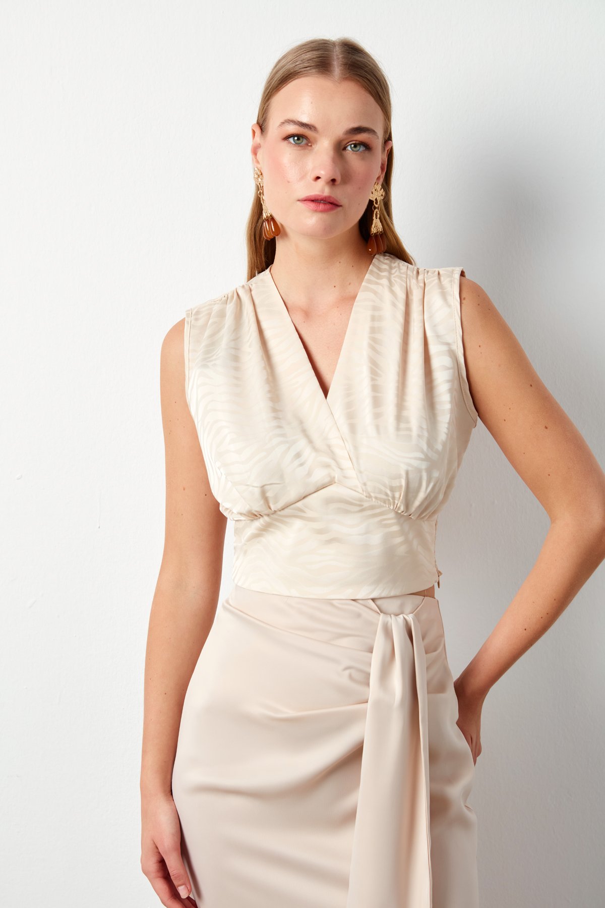 Kruvaze Desenli Saten Bluz - BEJ