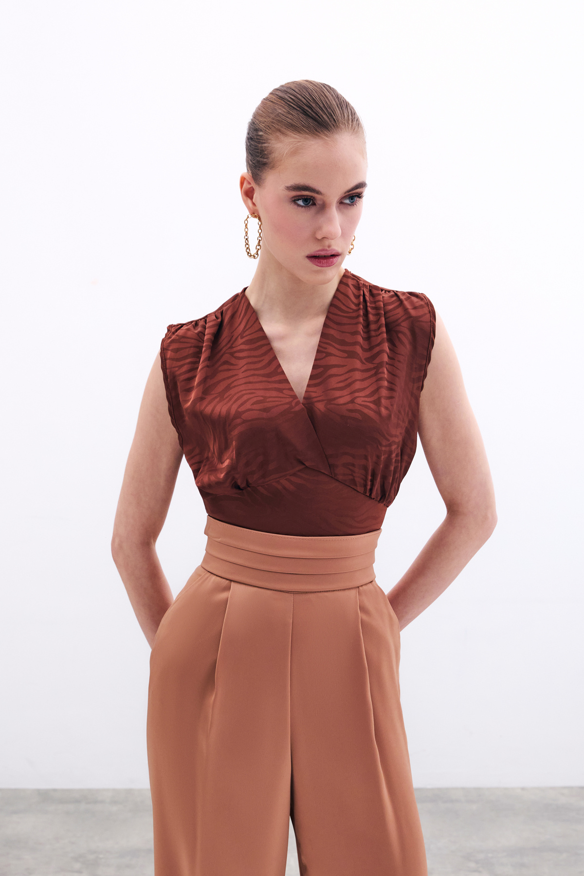 Kruvaze Desenli Saten Bluz - Kahve