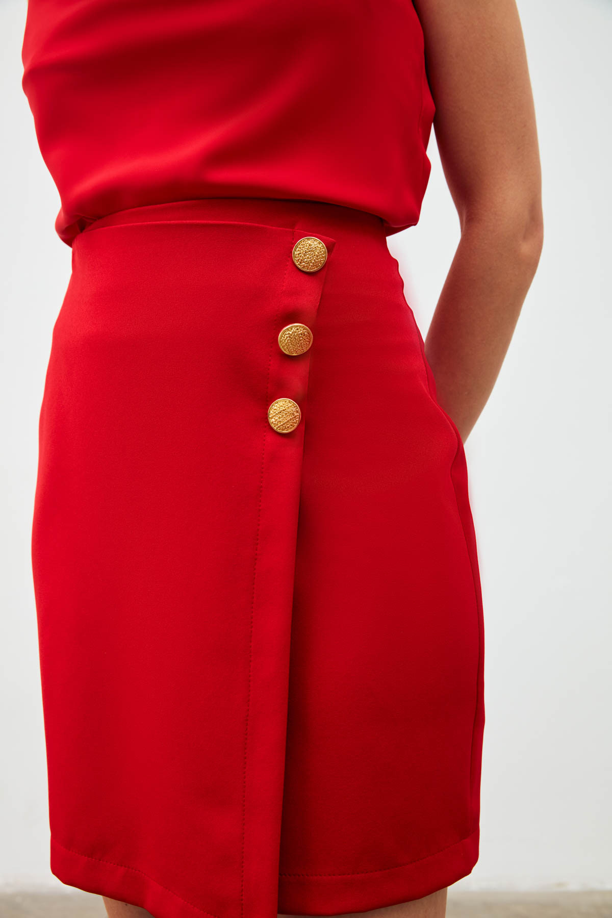 Kruvaze Düğme Detaylı Etek - KIRMIZI