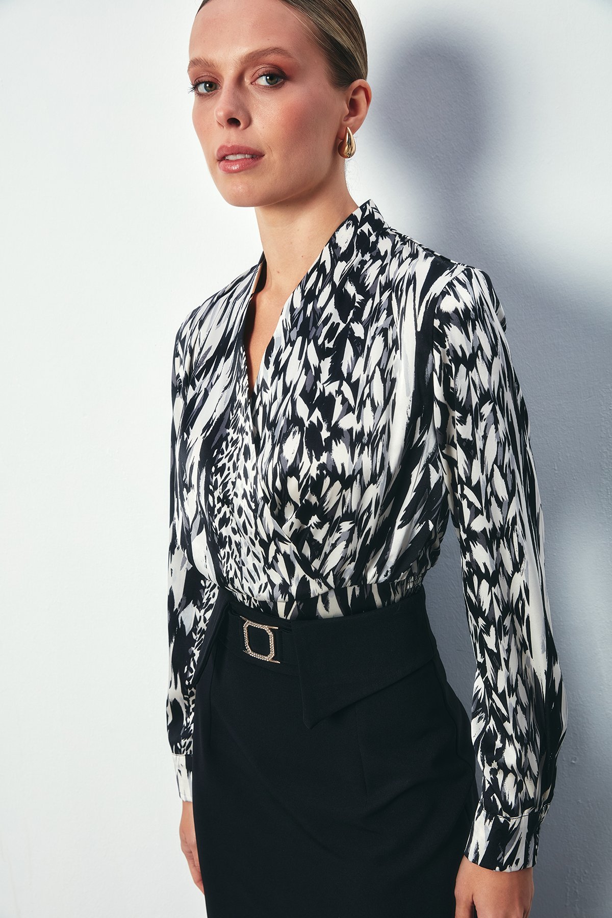 Kruvaze Kısa Bluz - SİYAH