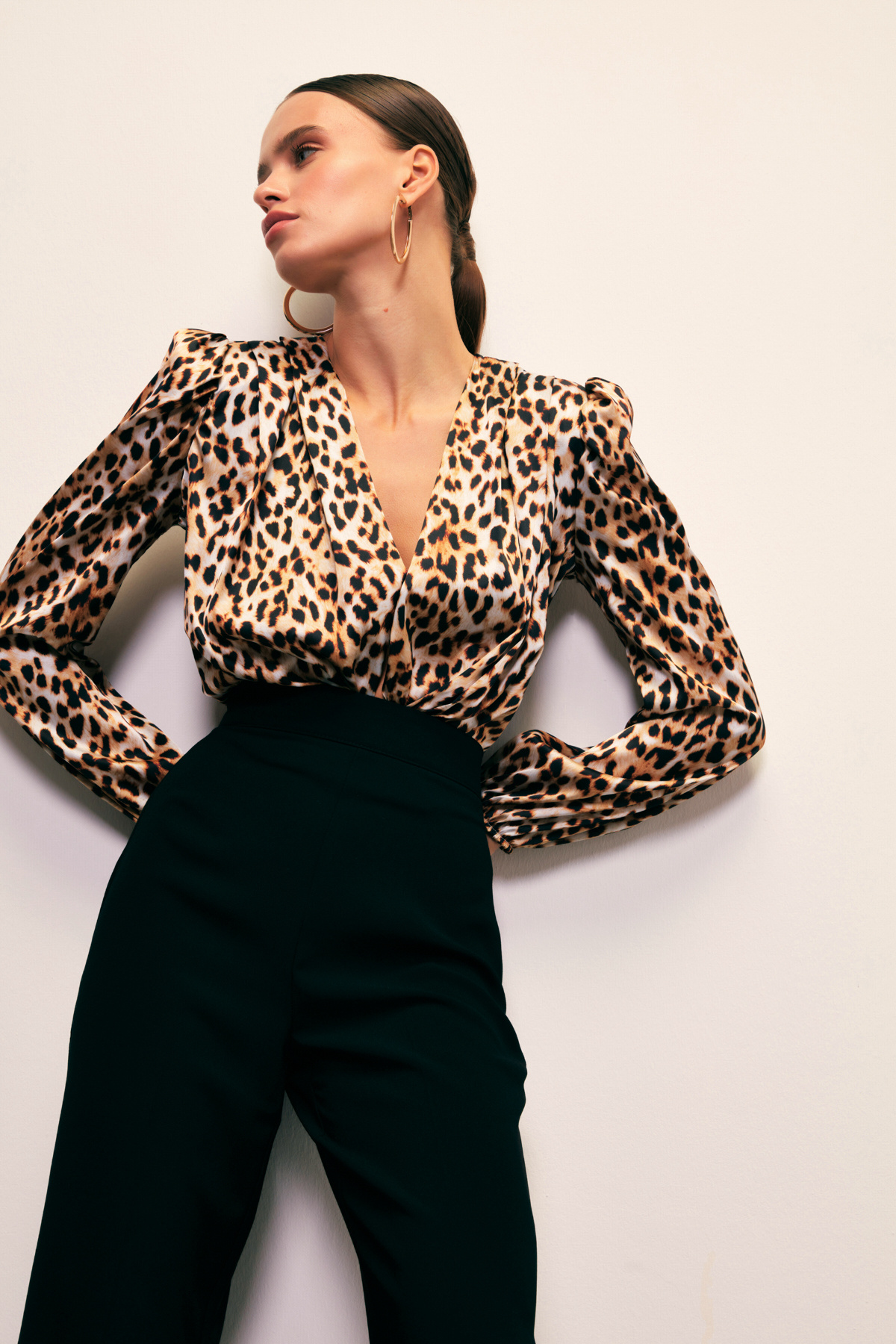 Kruvaze Leopar Desenli Bodysuit Bluz - SİYAH-KAHVE