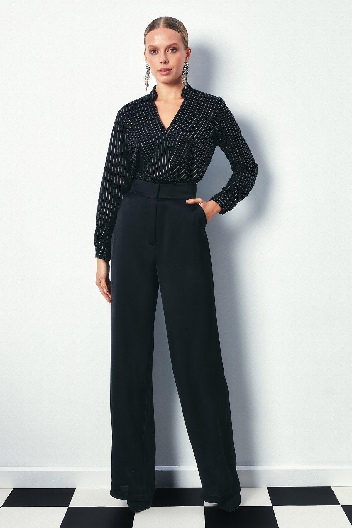 Kruvaze Parlak Çizgili Bluz - SİYAH