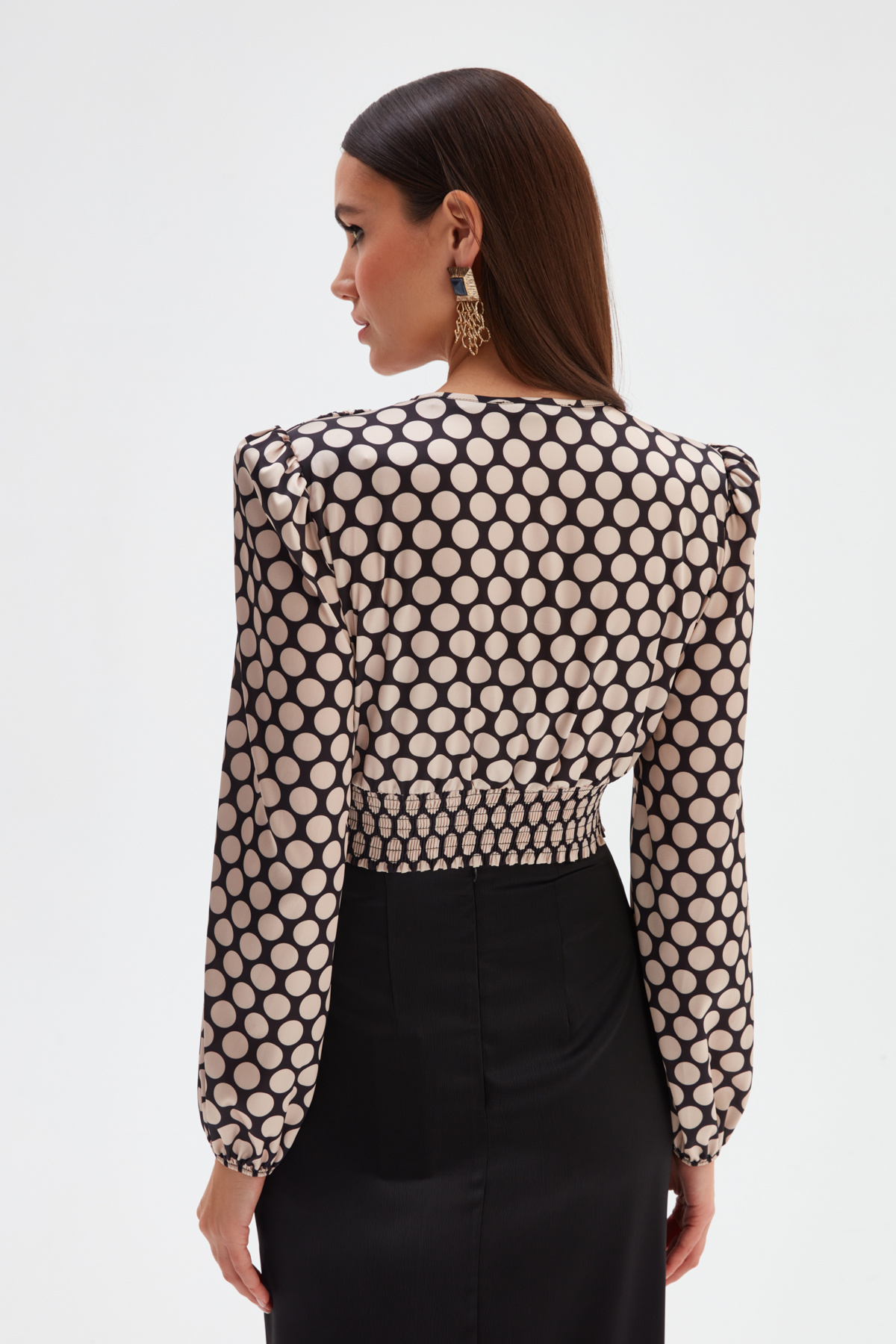 Kruvaze Puantiye Desenli Saten Bluz - BEJ-SİYAH