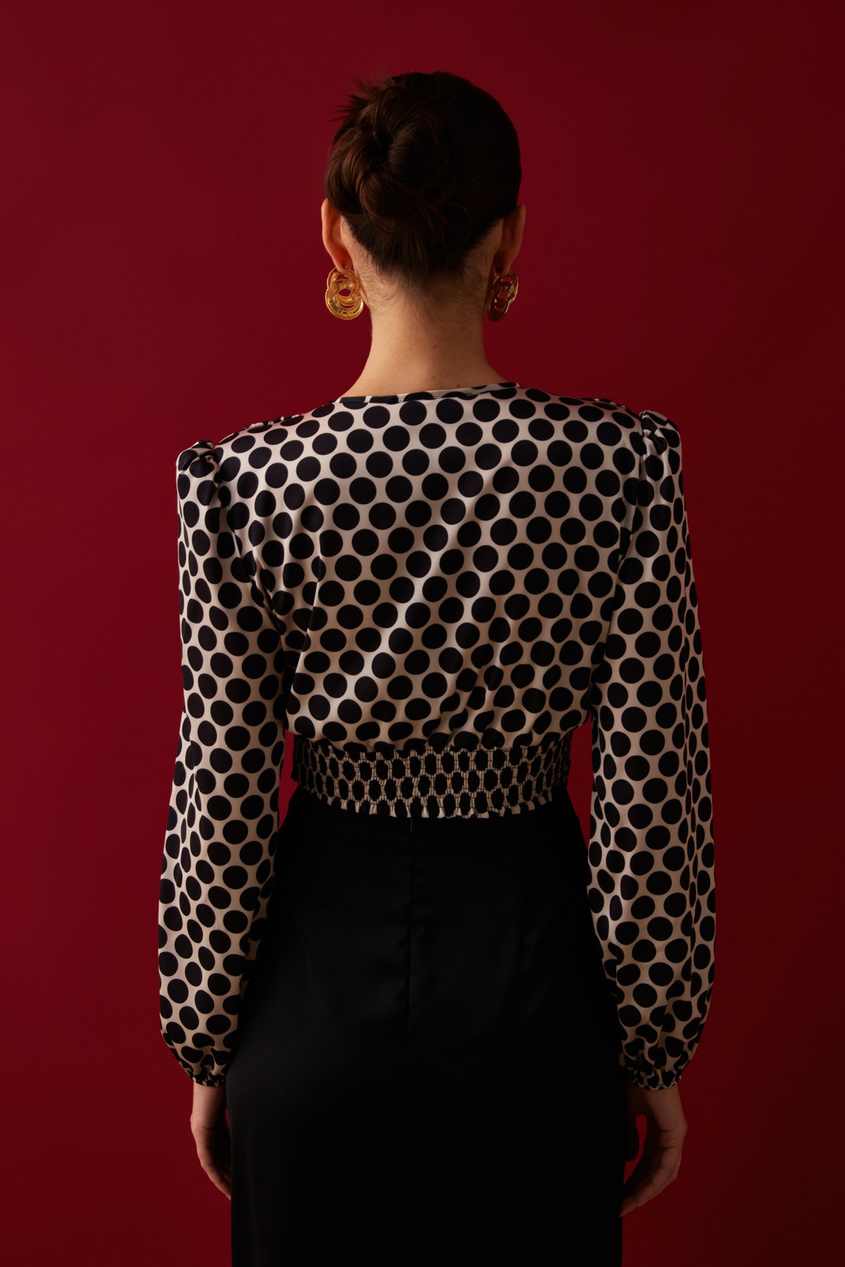 Kruvaze Puantiye Desenli Saten Bluz - SİYAH-BEJ