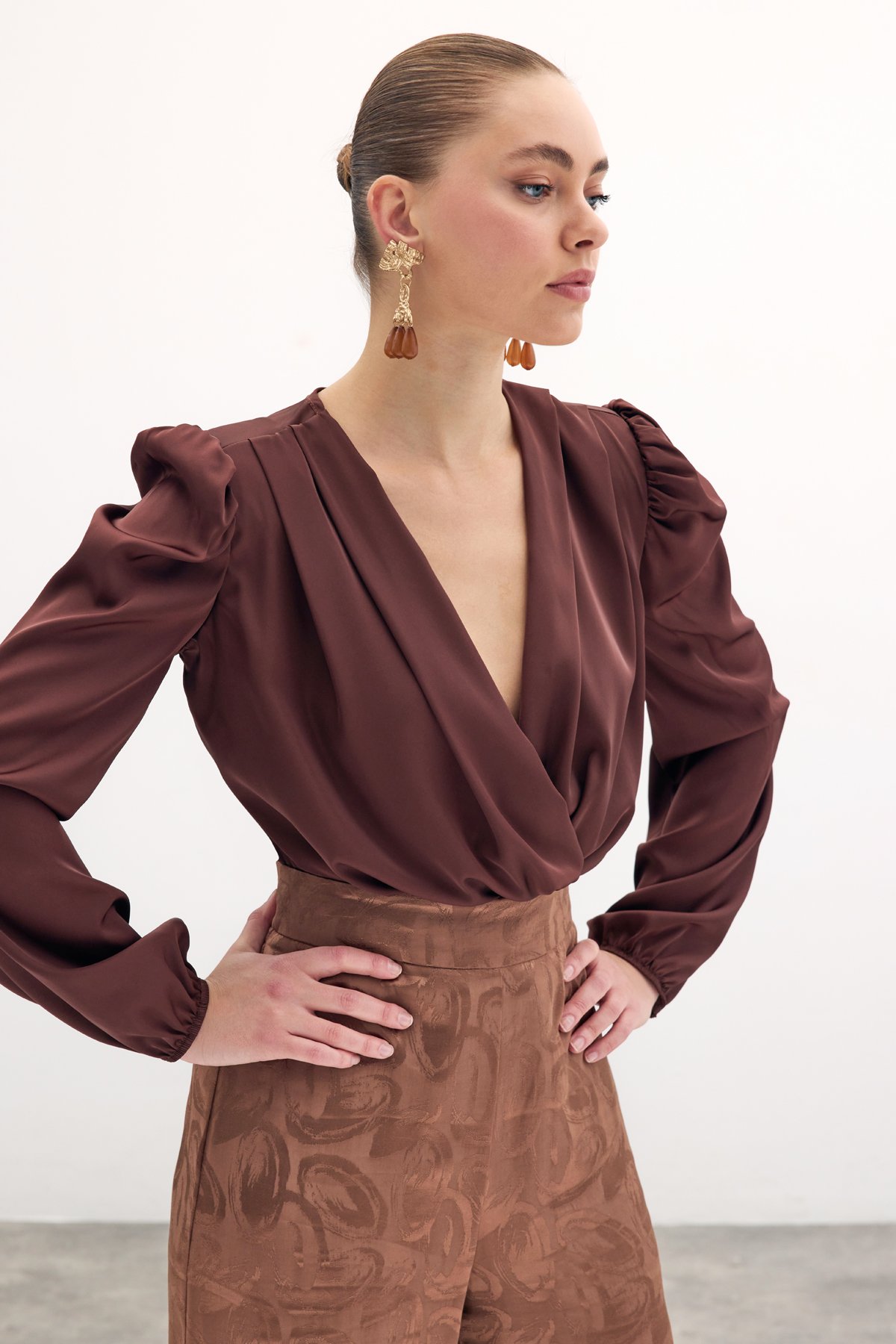 Kruvaze Saten Bodysuit Bluz - Kahve