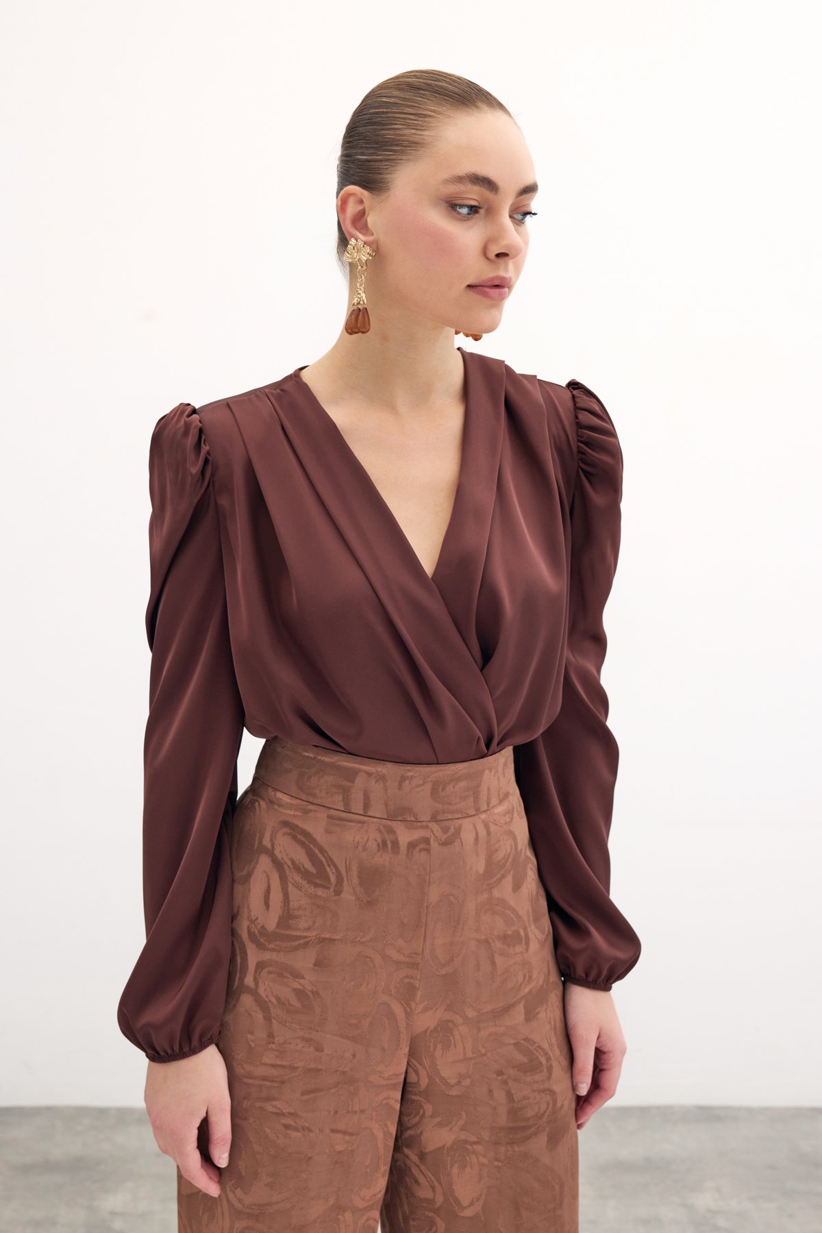 Kruvaze Saten Bodysuit Bluz - Kahve