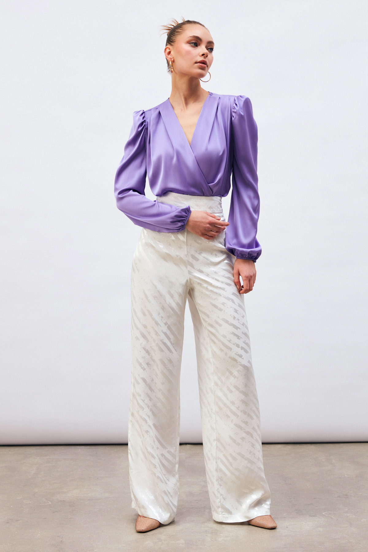 Kruvaze Saten Bodysuit Bluz - LİLA