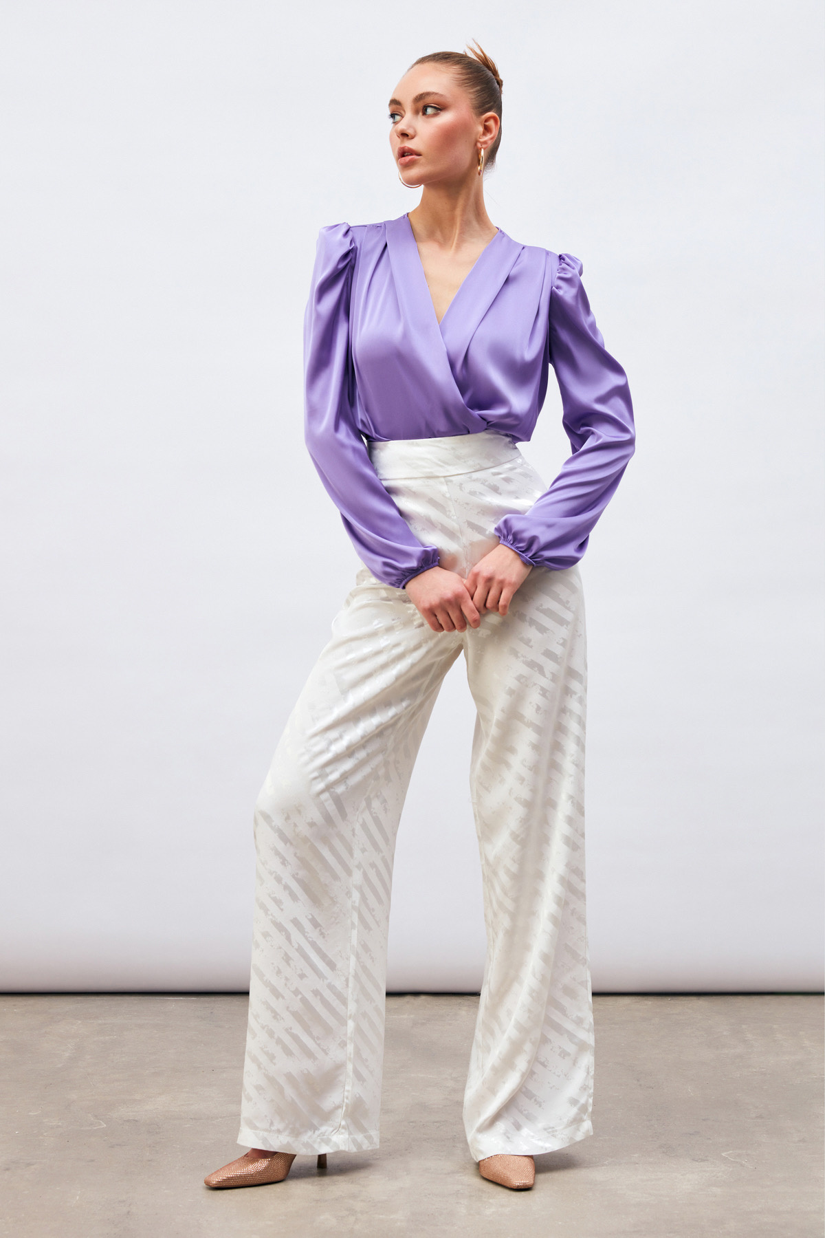 Kruvaze Saten Bodysuit Bluz - LİLA